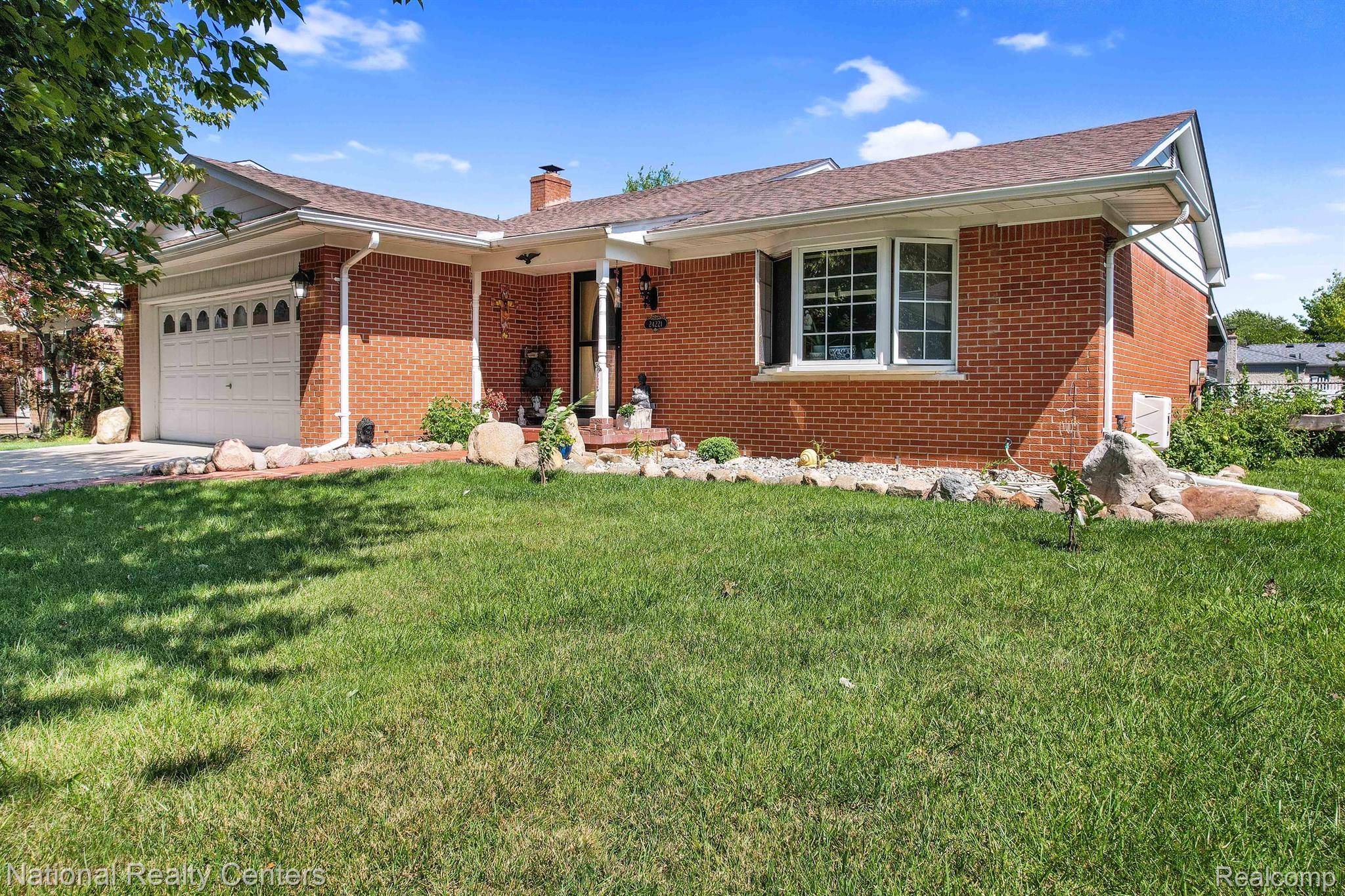 Woodhaven, MI 48183,24221 HERITAGE DR