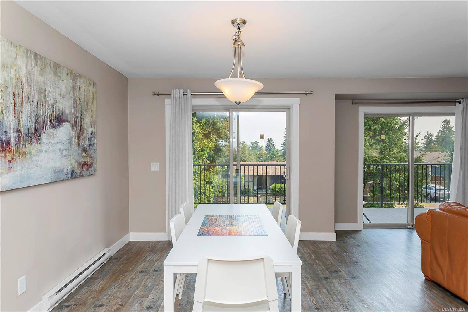 Nanaimo, BC V9R 3M8,633 Hillcrest Ave