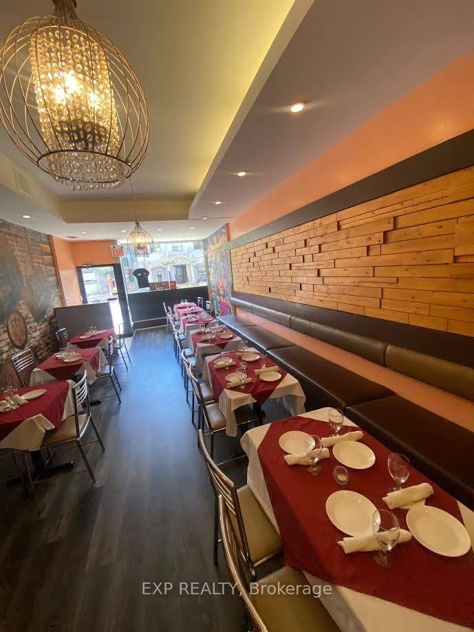 Toronto C02, ON M6G 1K4,606 Bloor ST W