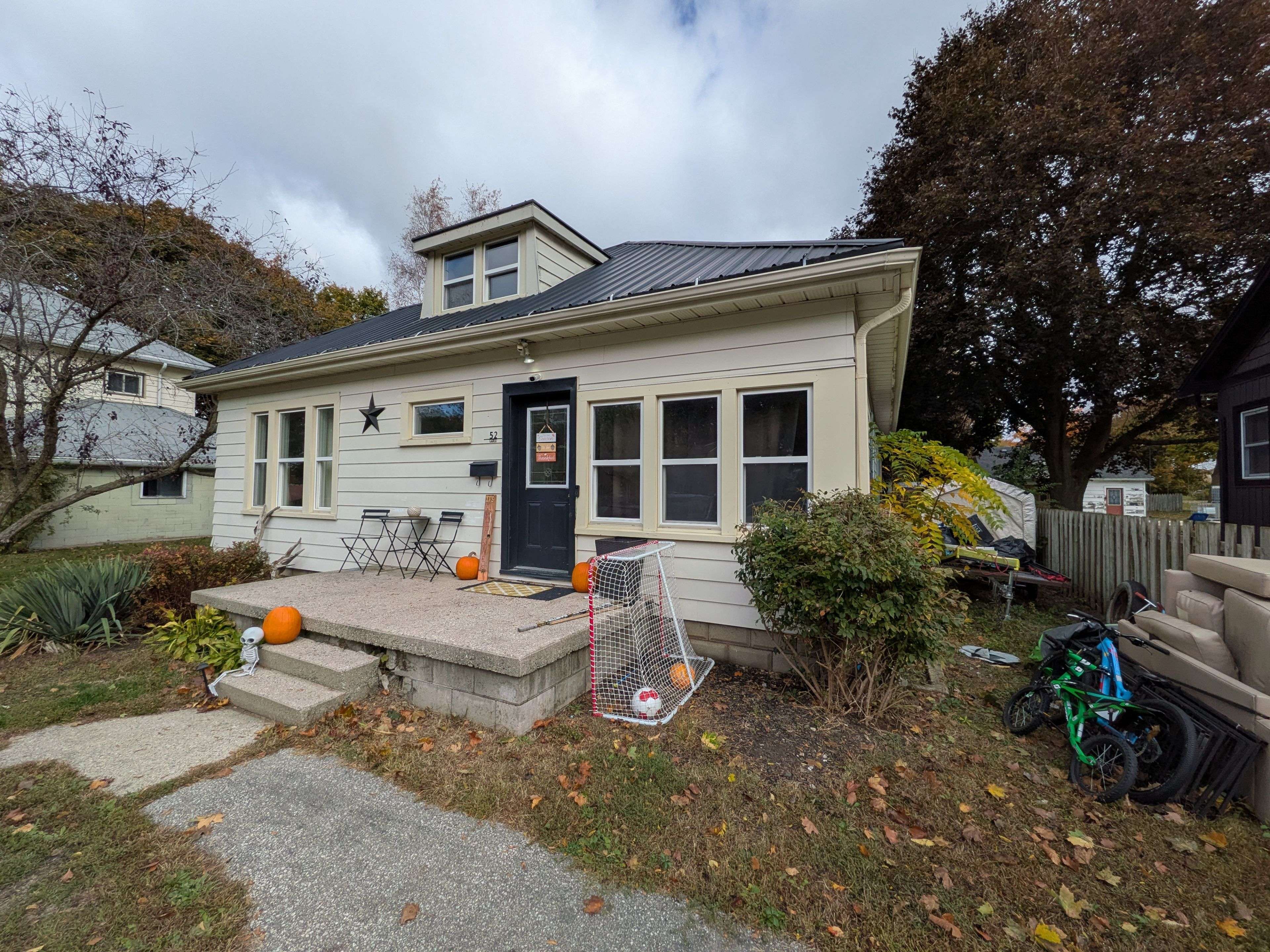 Tillsonburg, ON N4G 2M4,52 Earle ST