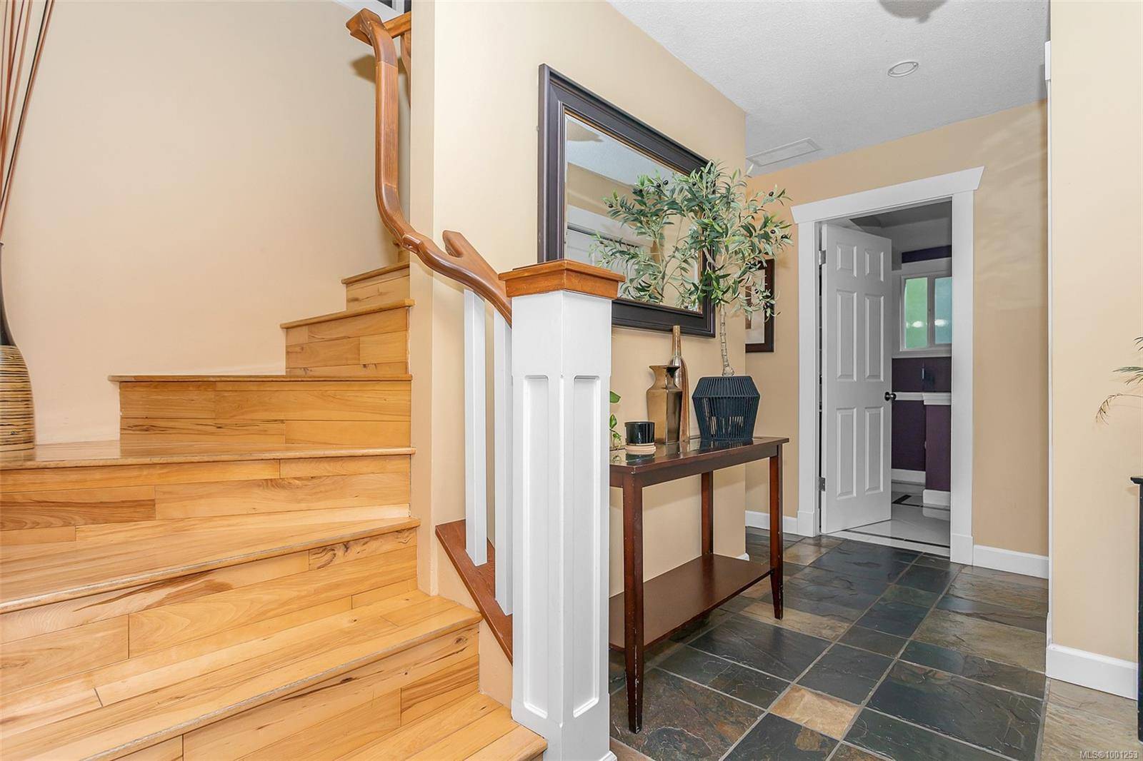 Nanaimo, BC V9R 5M7,621 Seventh St