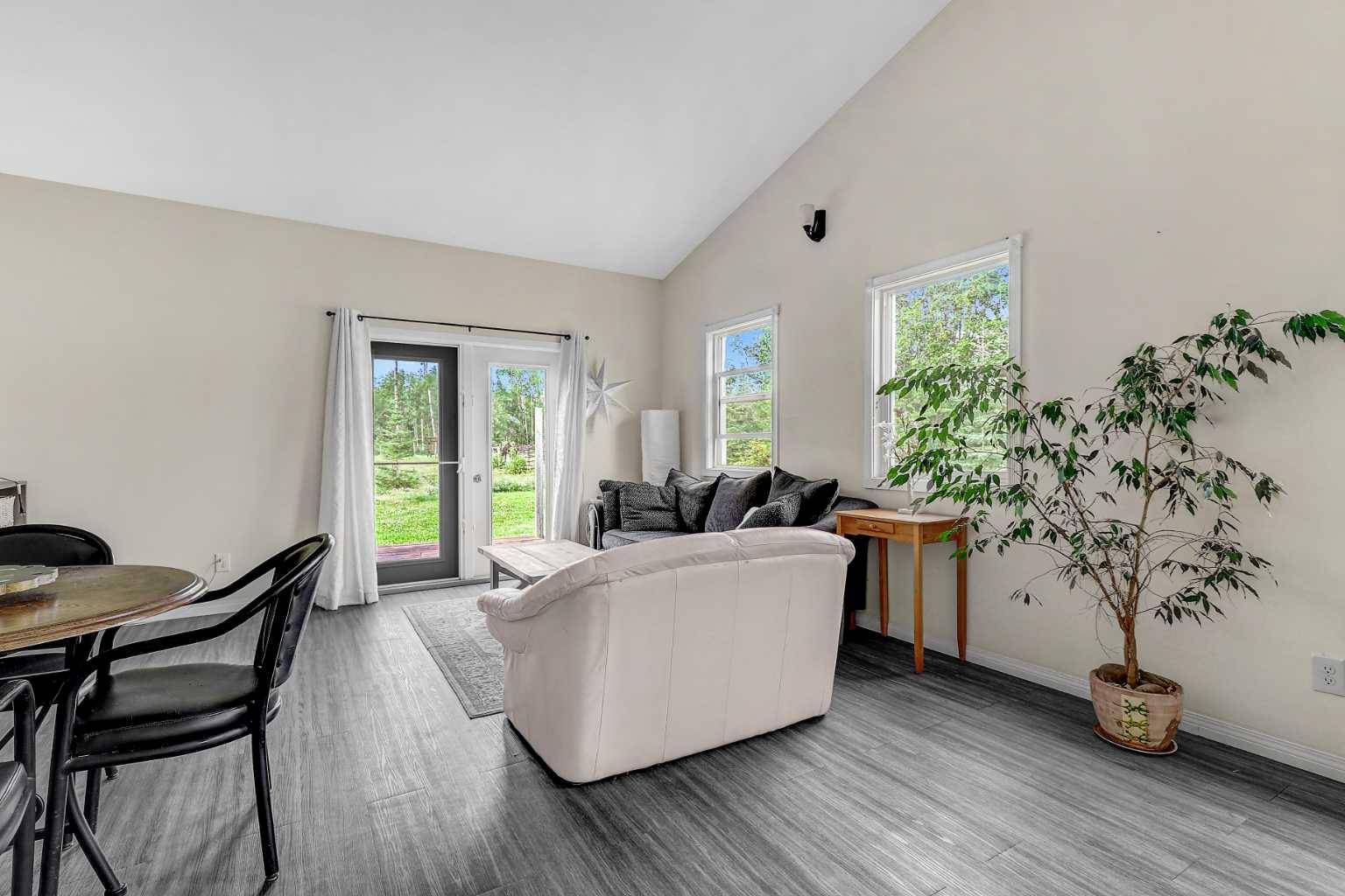 Hythe, AB T0H 2C0,730064 B Range Road 125