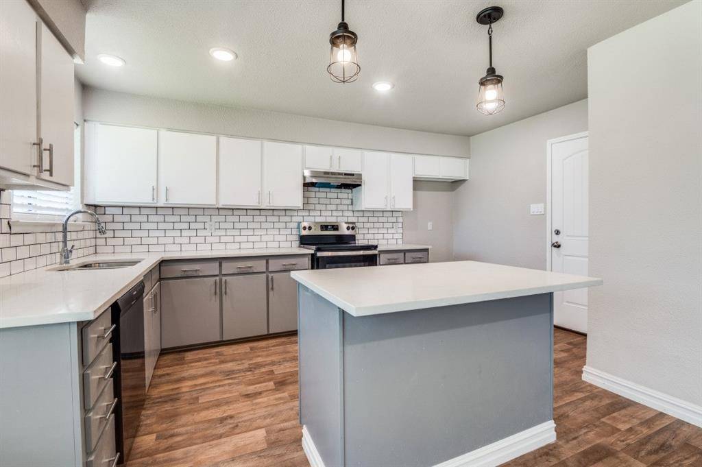 Lancaster, TX 75134,834 Apple Valley