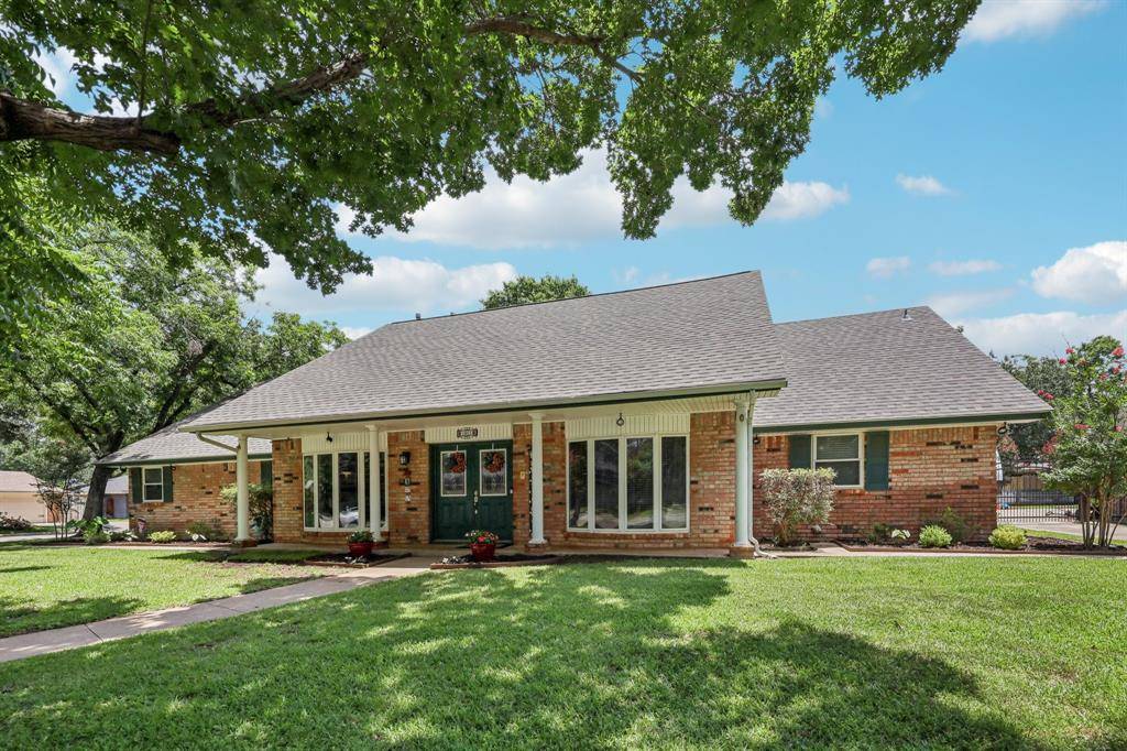 Arlington, TX 76013,1805 Winewood Lane