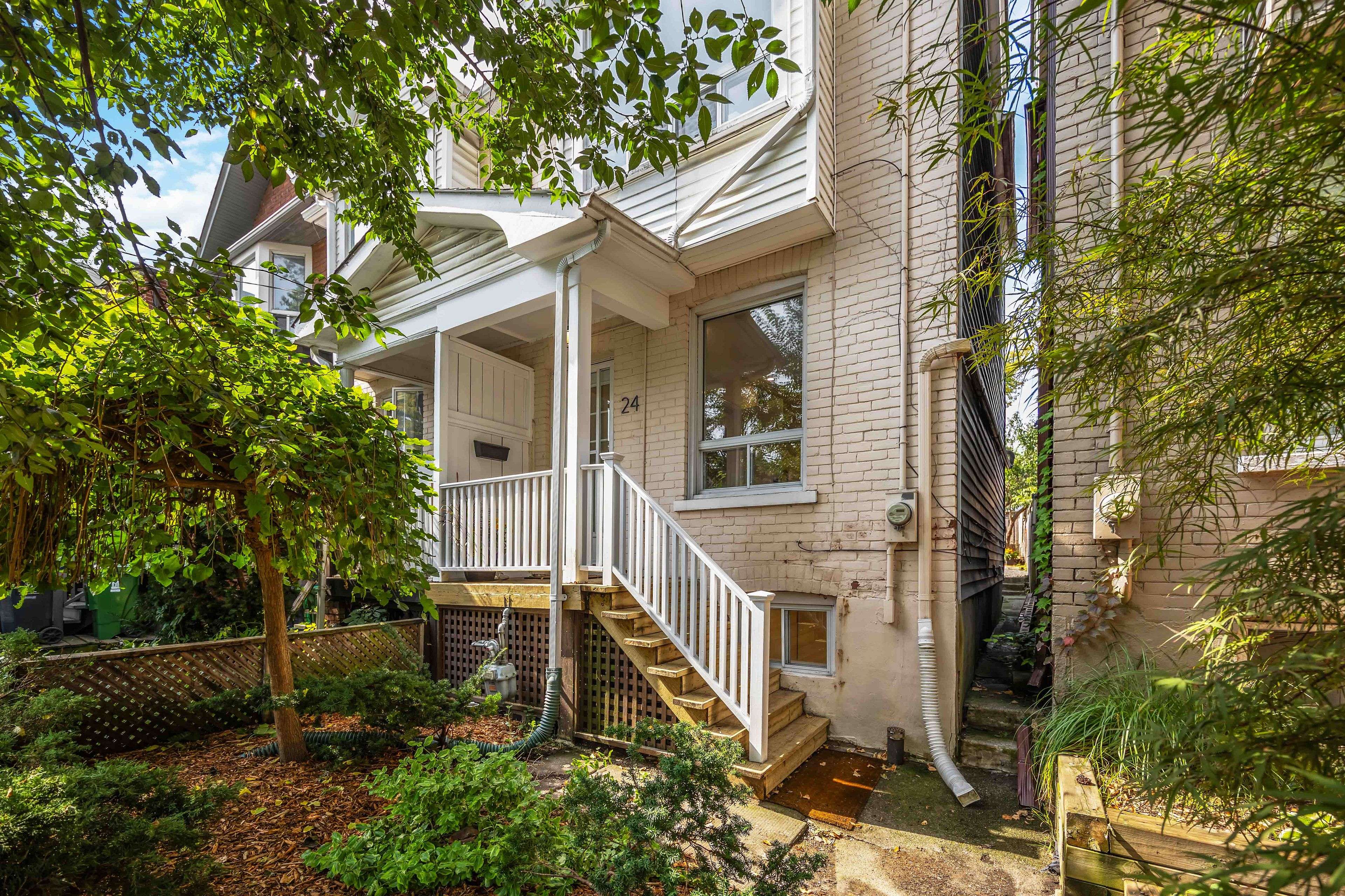 Toronto E01, ON M4J 2Y9,24 Poucher ST