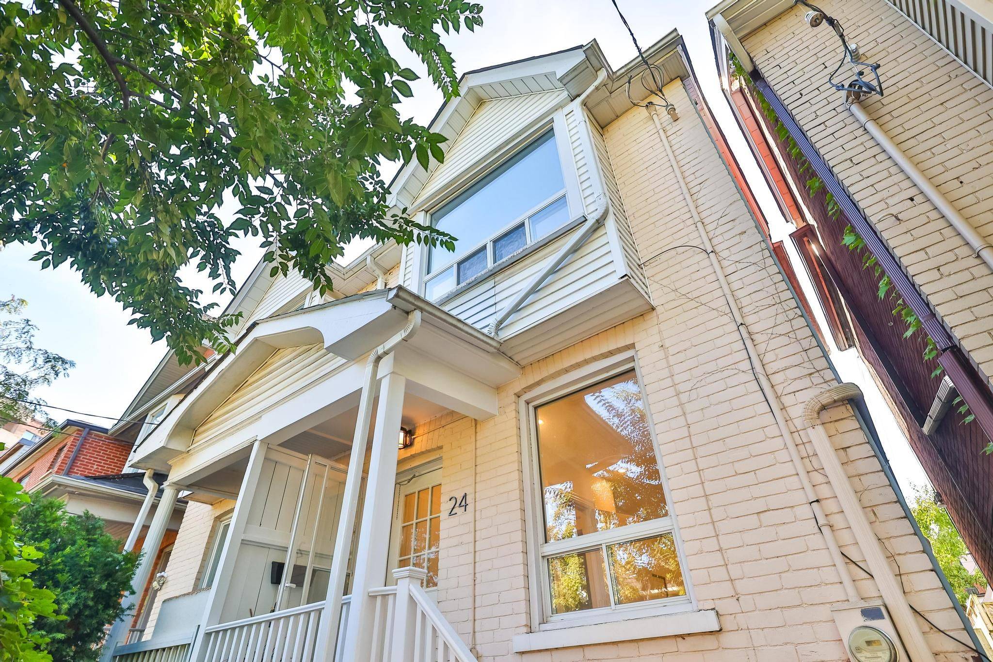 Toronto E01, ON M4J 2Y9,24 Poucher ST