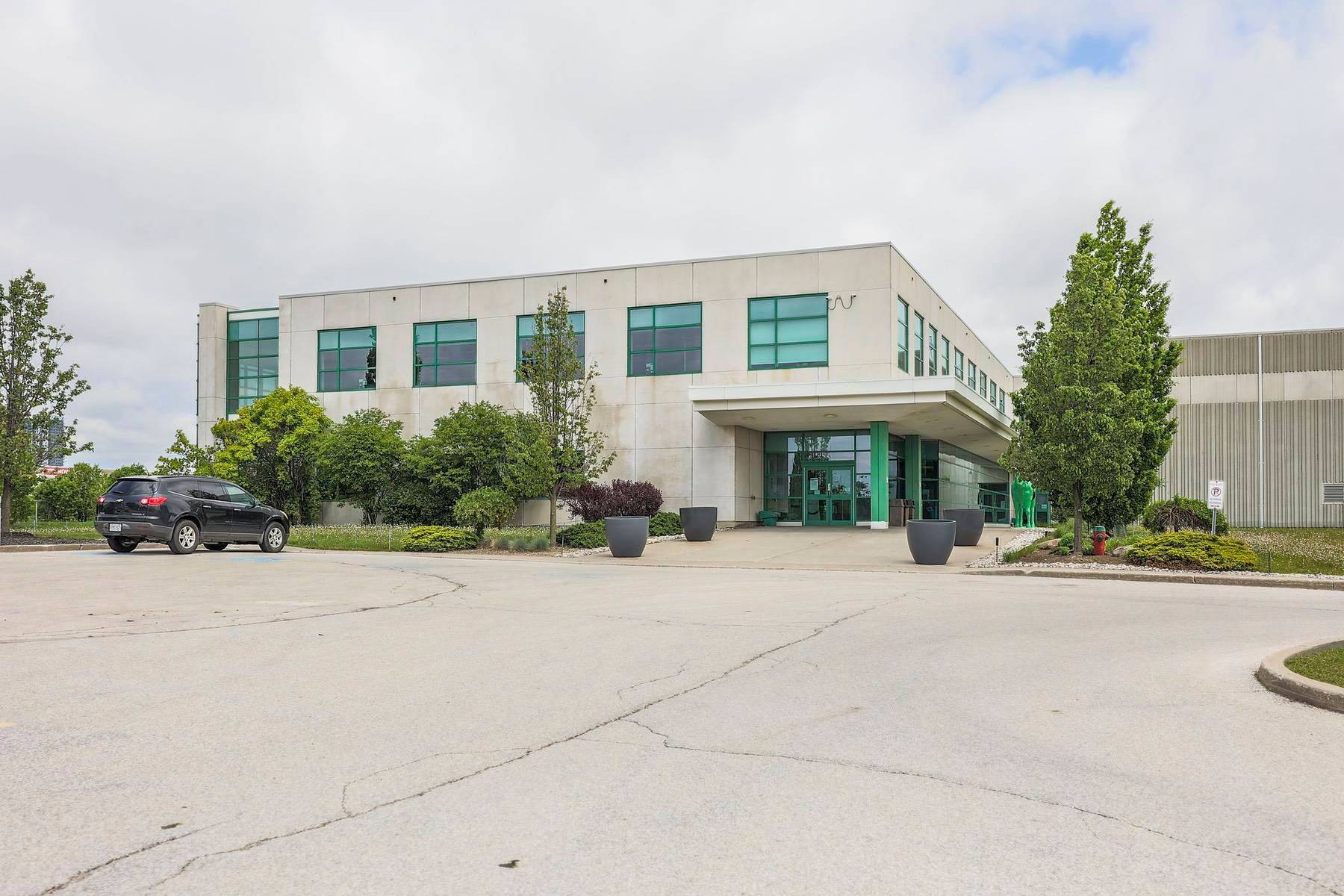 Vaughan, ON L4L 9C7,200 Aviva Park DR #1