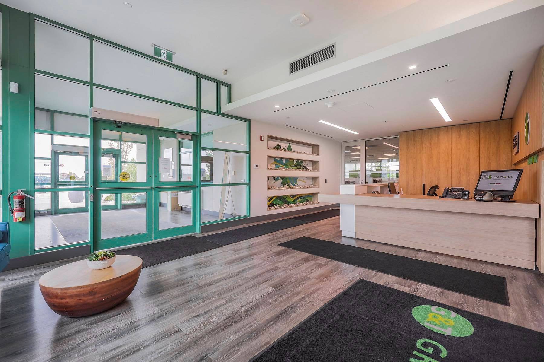 Vaughan, ON L4L 9C7,200 Aviva Park DR #1