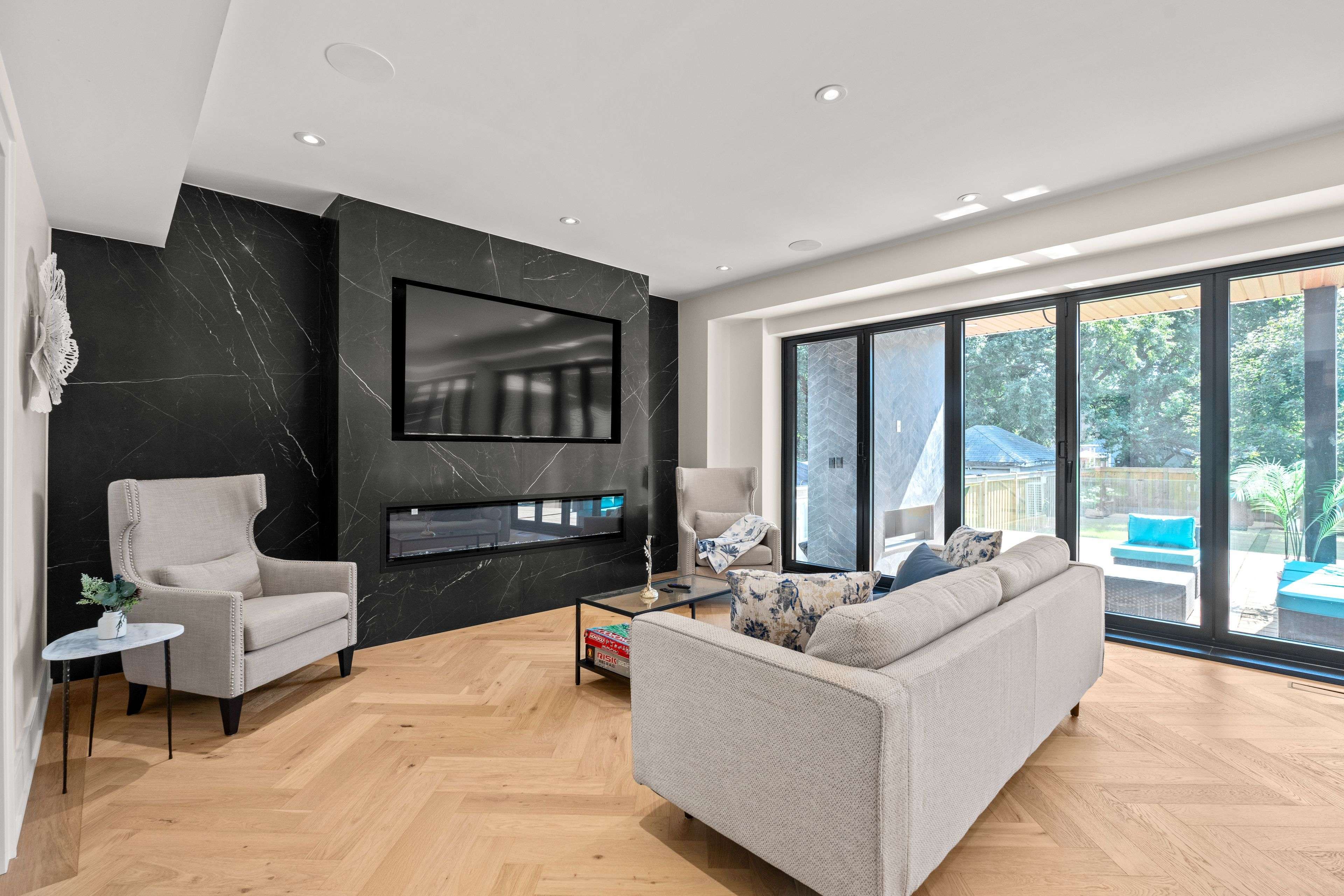 Mississauga, ON L5E 2B9,1560 Asgard DR