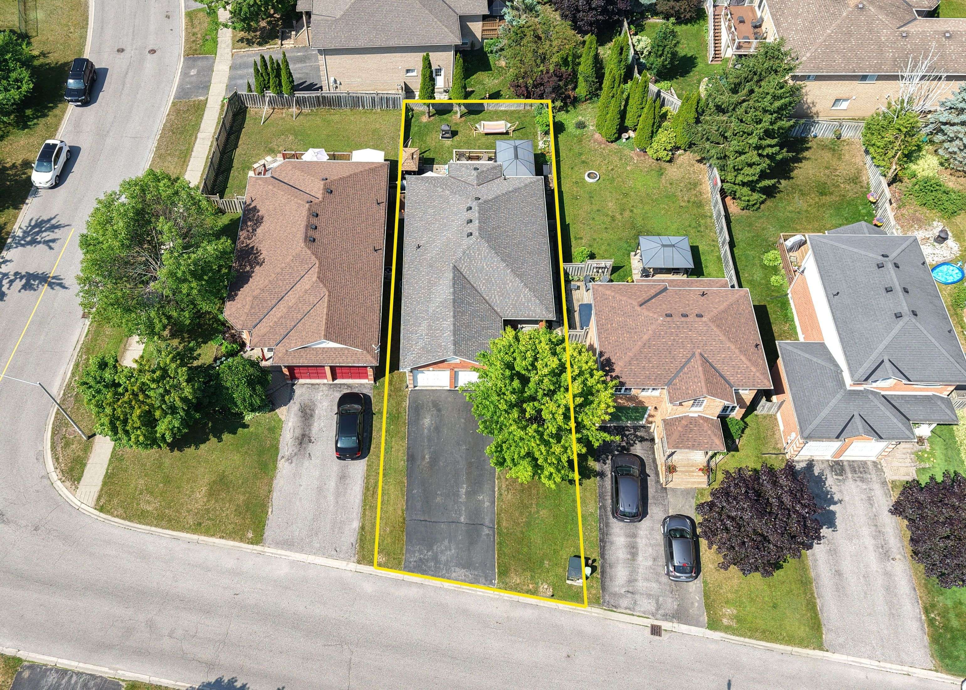 Orillia, ON L3V 7X1,78 Vanessa DR