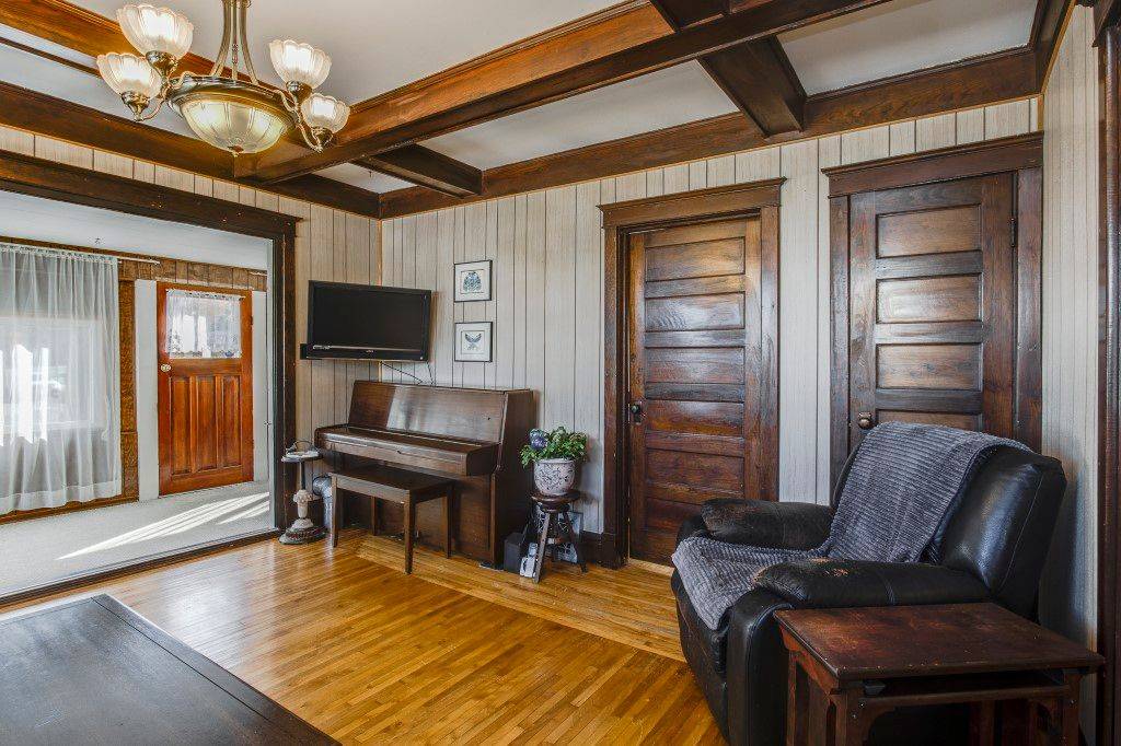 Tay, ON L0K 1R0,450 Assiniboia ST