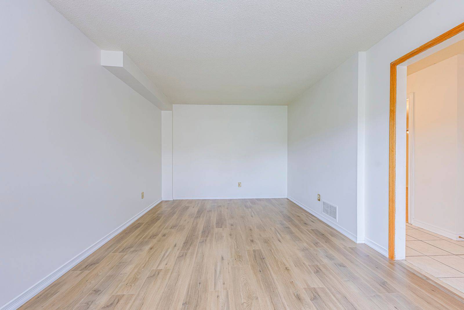 Mississauga, ON L5R 1L3,220 Kingsbridge Garden CIR