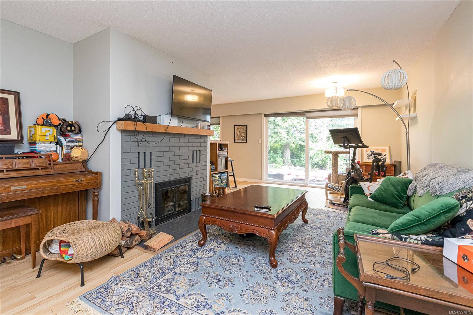 Central Saanich, BC V8M 1H1,1287 Verdier Ave #6