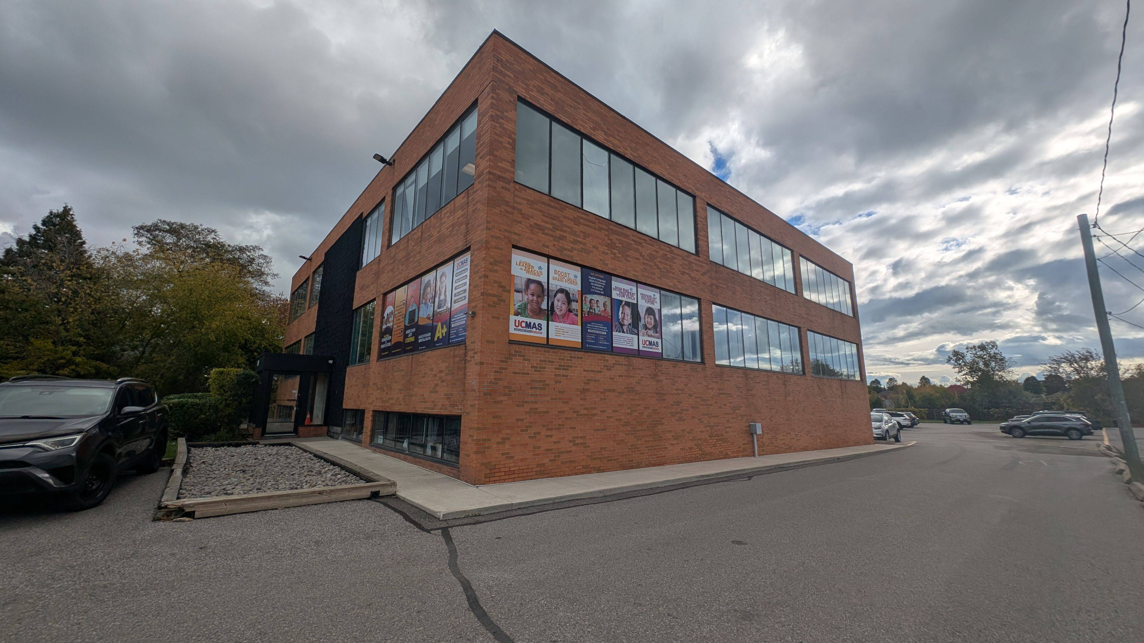 Pickering, ON L1V 1A1,345 Kingston RD #104