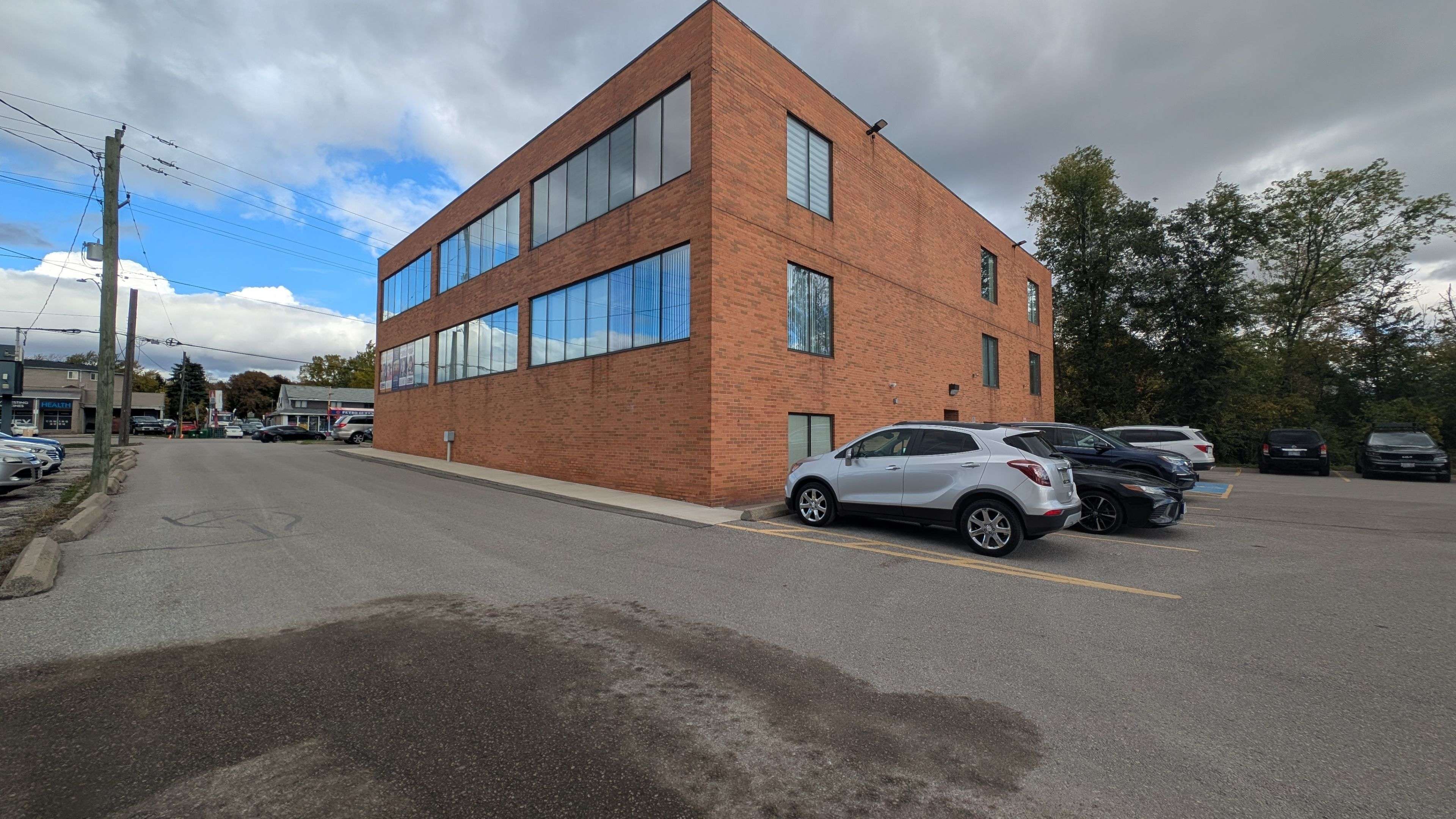 Pickering, ON L1V 1A1,345 Kingston RD #104