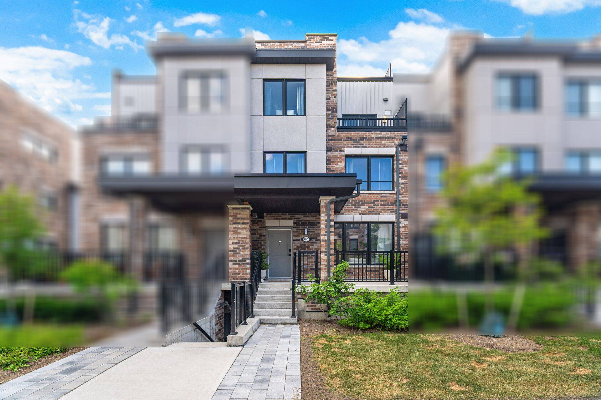 Bradford West Gwillimbury, ON L3Z 4M4,40 Baynes WAY #2