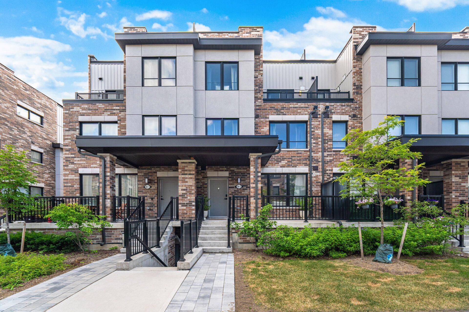 Bradford West Gwillimbury, ON L3Z 4M4,40 Baynes WAY #2