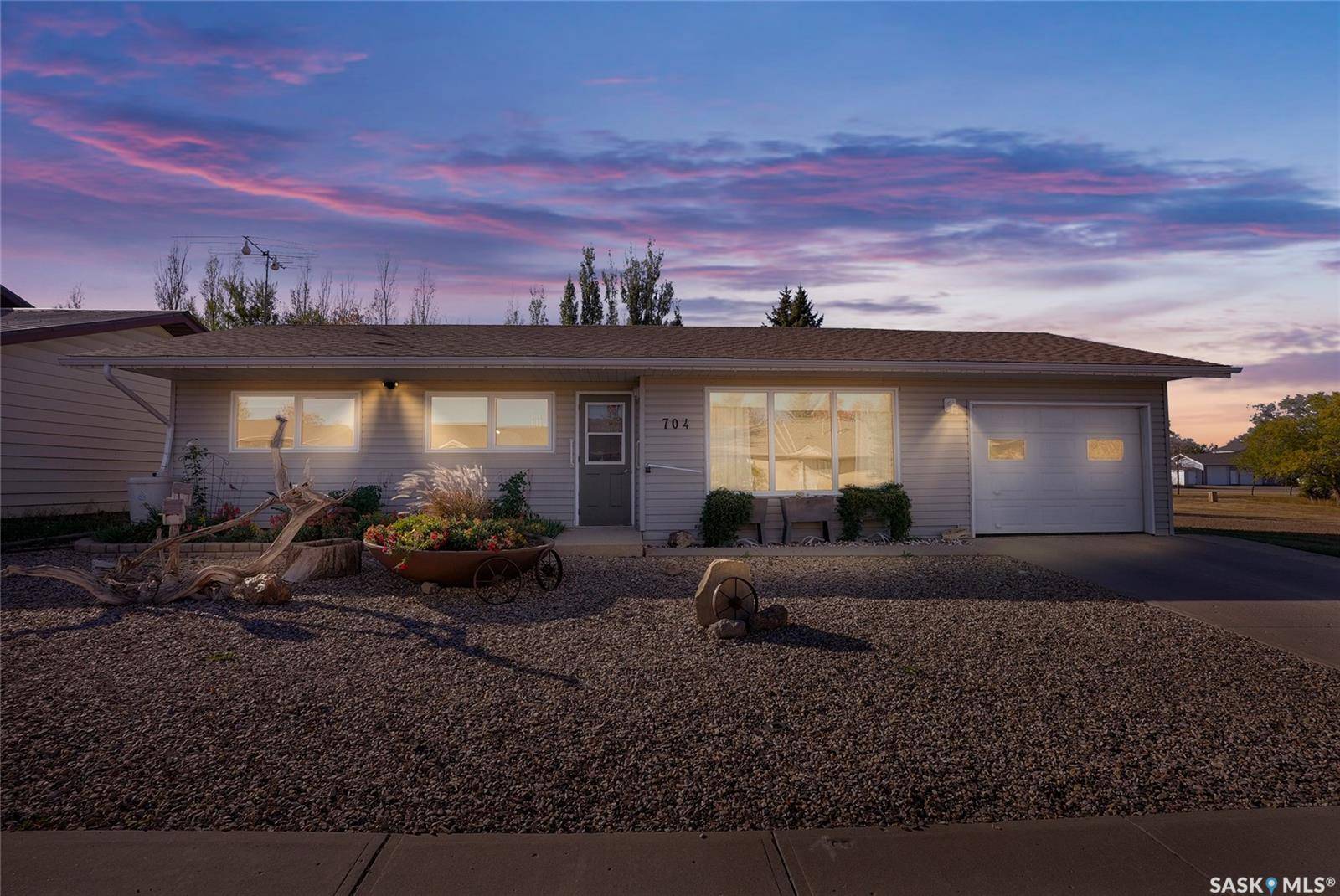 Assiniboia, SK S0H 0B0,704 Leeville DRIVE