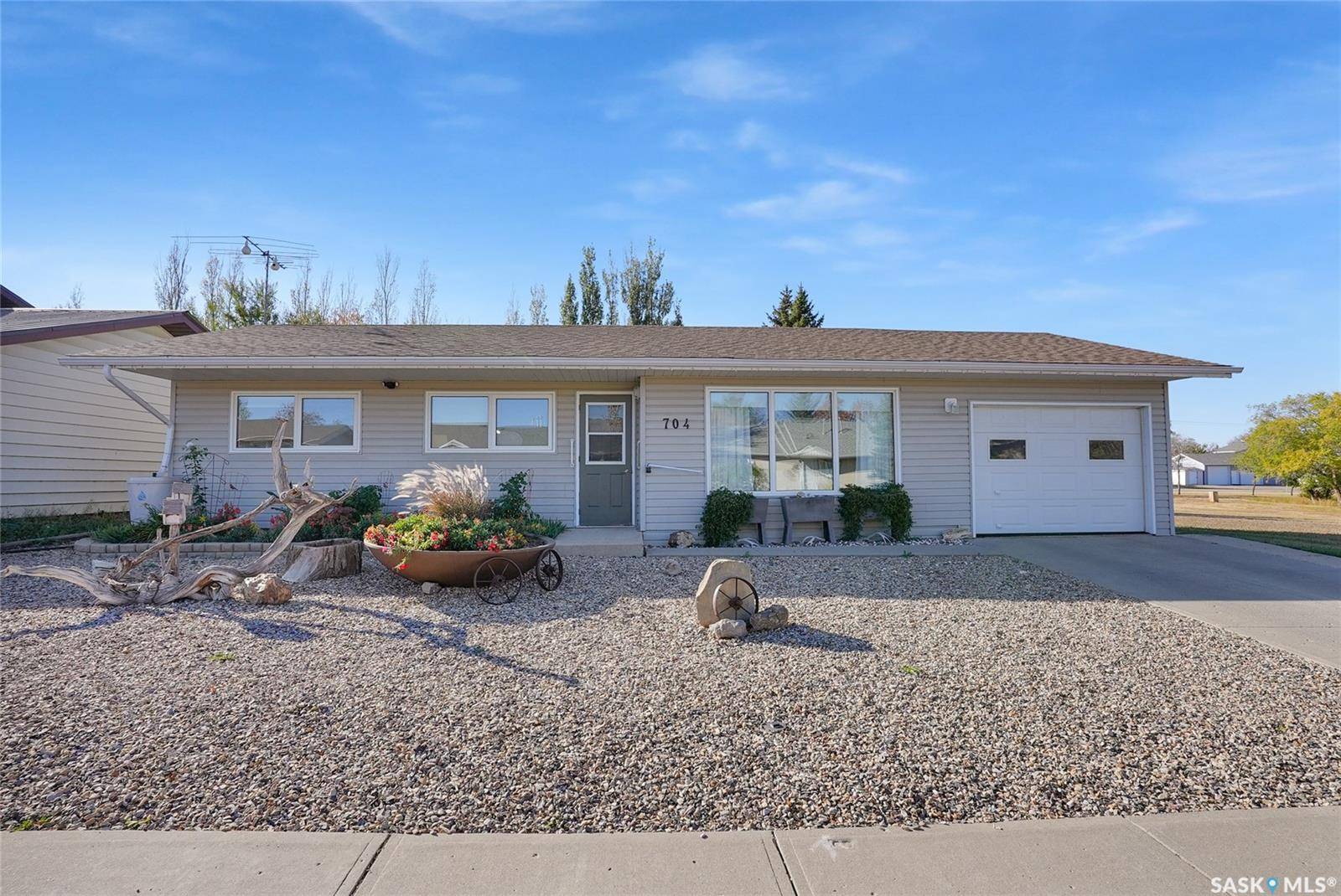 Assiniboia, SK S0H 0B0,704 Leeville DRIVE