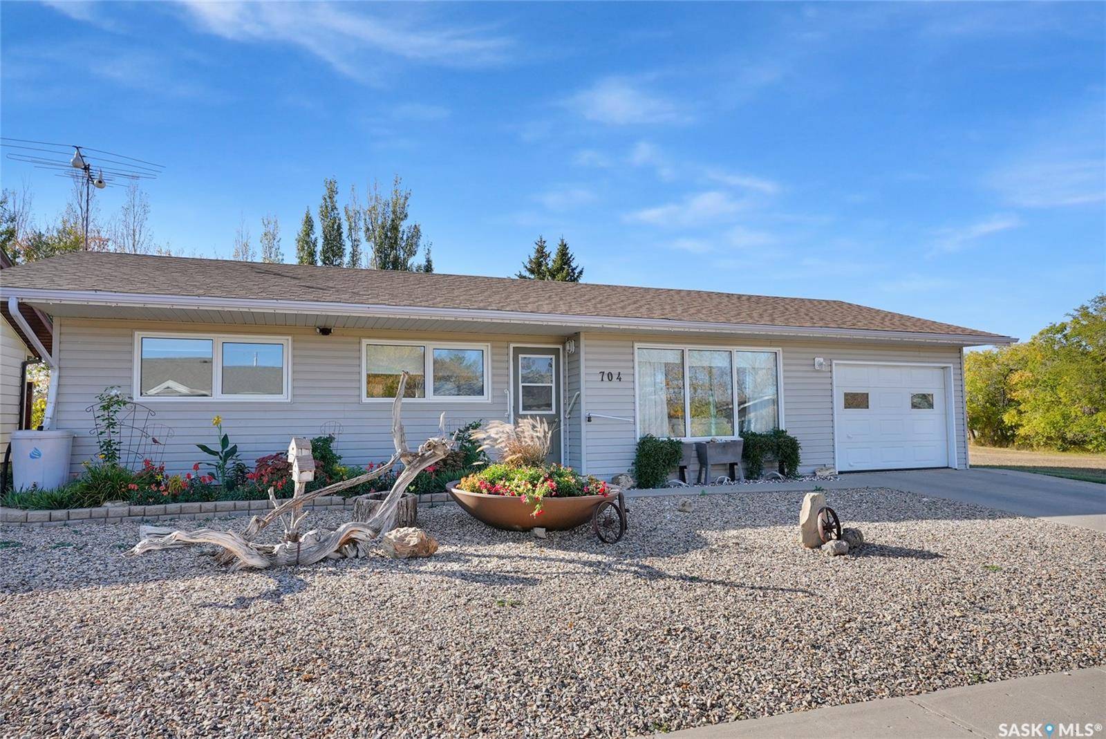 Assiniboia, SK S0H 0B0,704 Leeville DRIVE