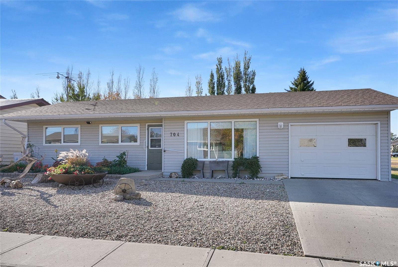 Assiniboia, SK S0H 0B0,704 Leeville DRIVE