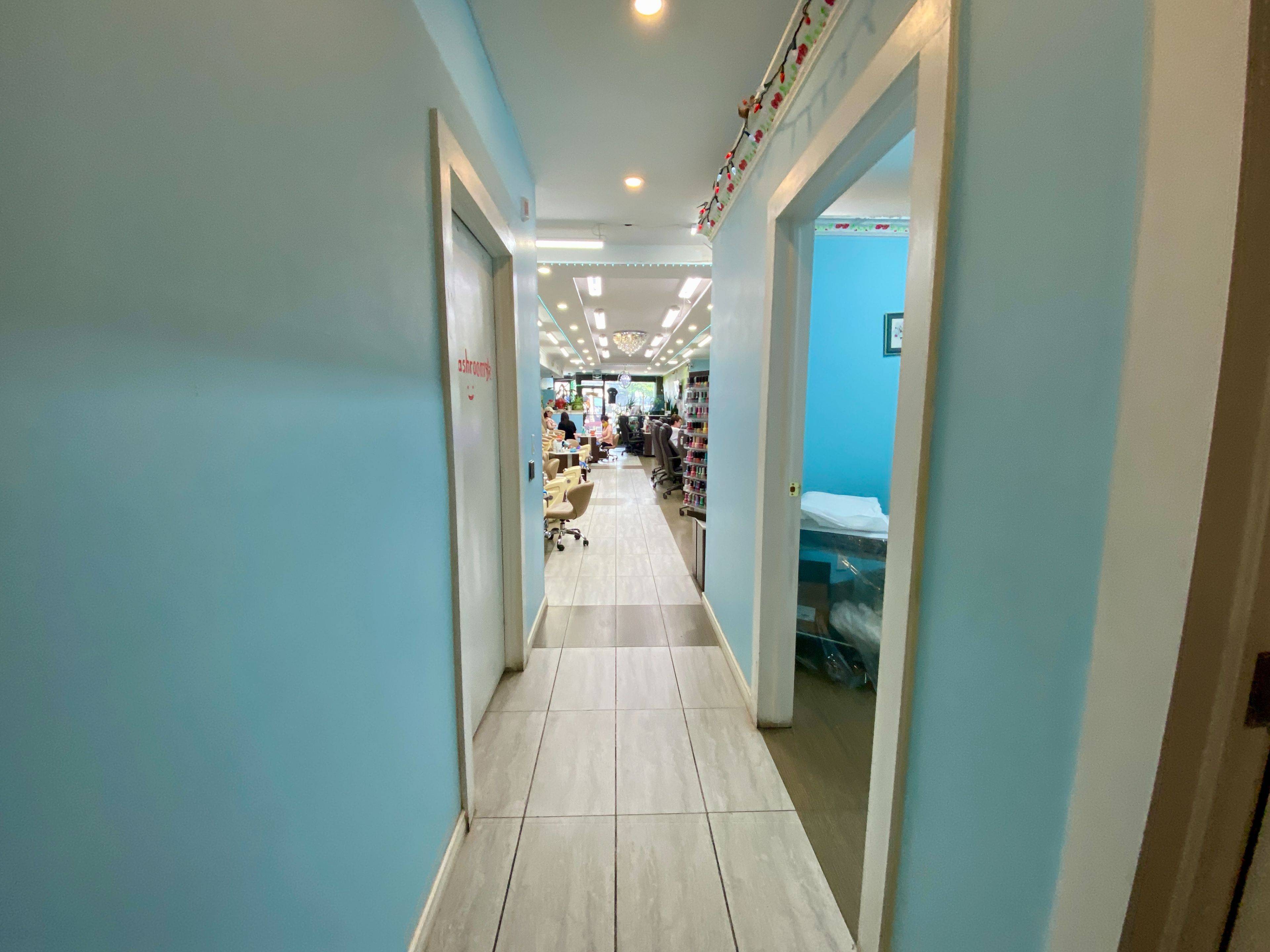 Hamilton, ON L8H 1Y5,249 Ottawa ST N