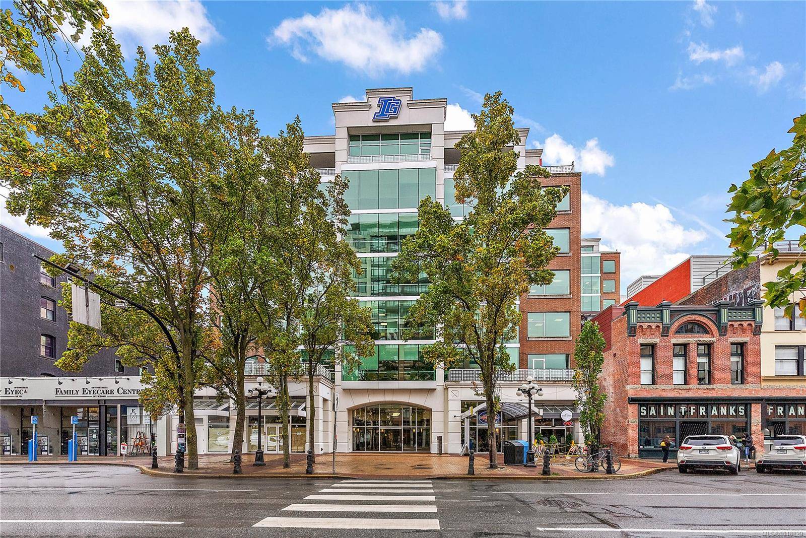 Victoria, BC V8W 1L6,737 Yates St #314