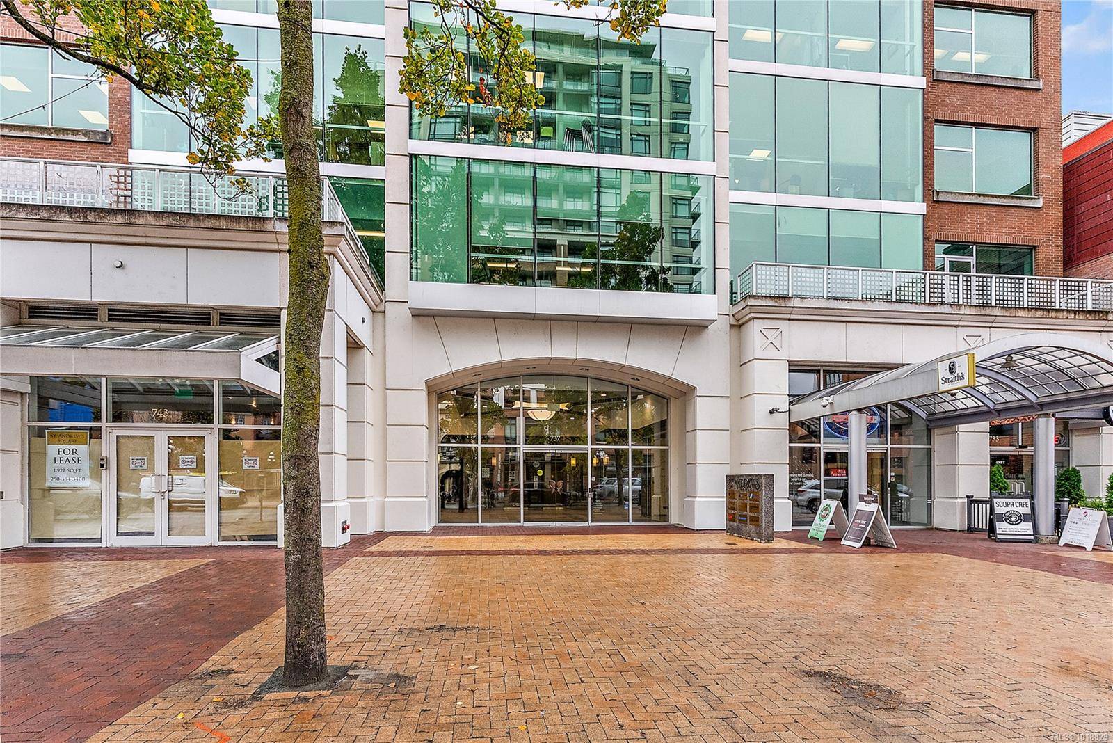 Victoria, BC V8W 1L6,737 Yates St #314