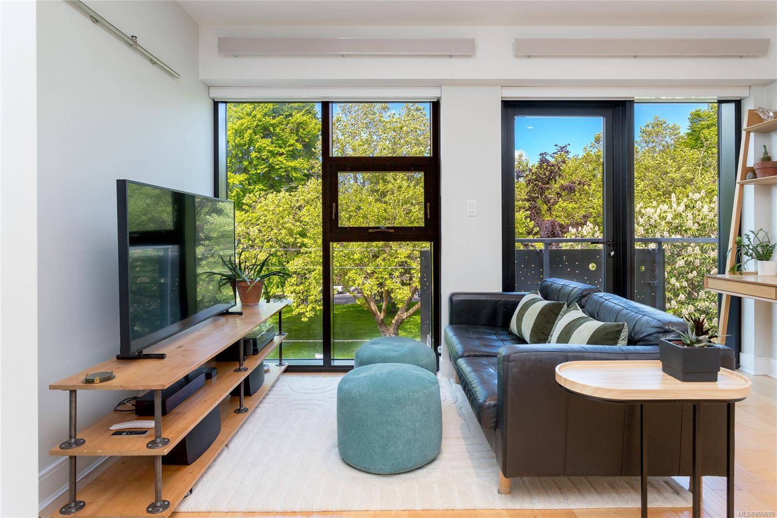 Victoria, BC V8V 3P9,1105 Pandora Ave #N408