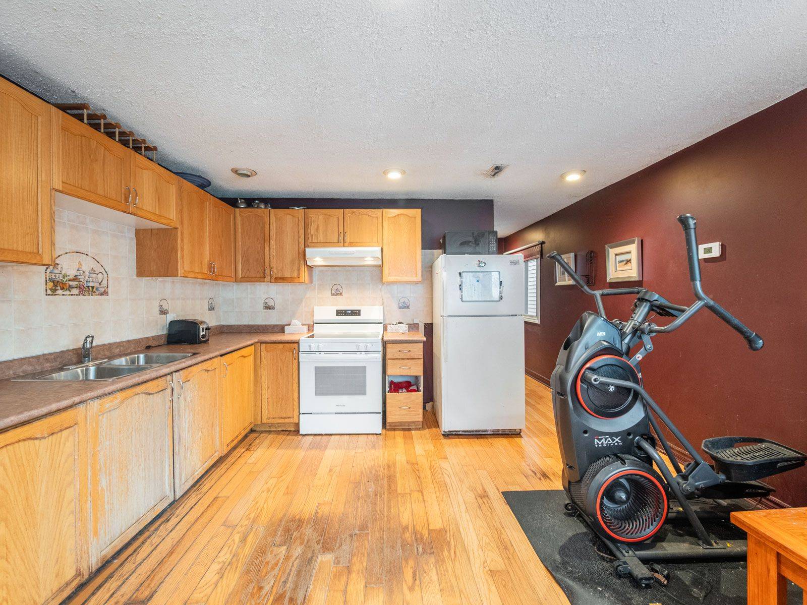 Toronto E01, ON M4J 3L3,33 Earl Grey RD