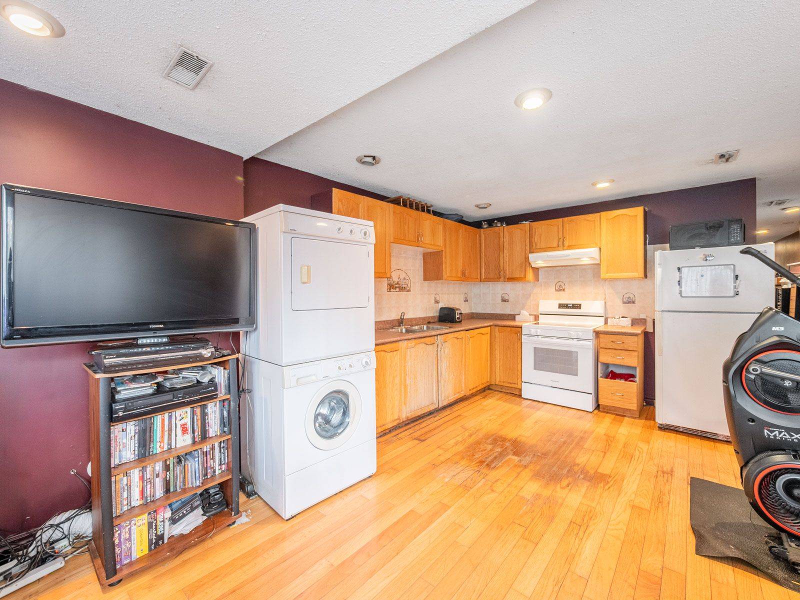 Toronto E01, ON M4J 3L3,33 Earl Grey RD