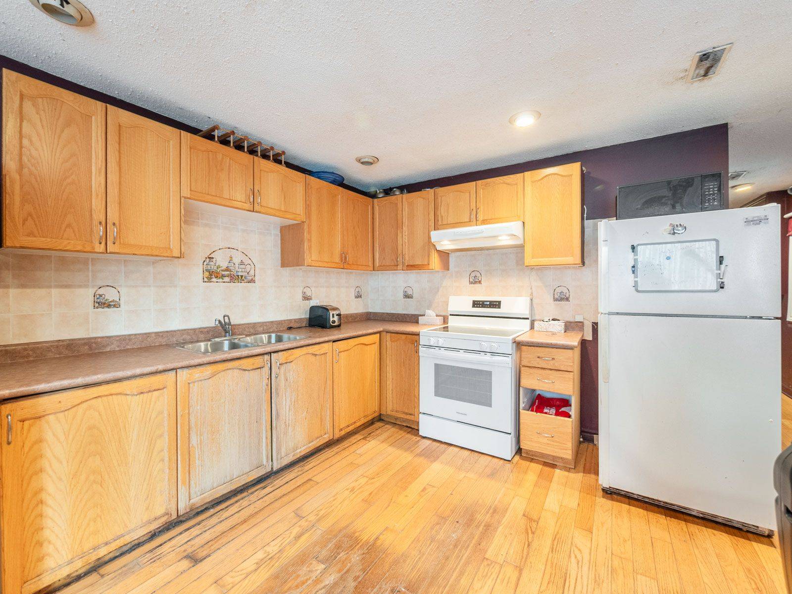 Toronto E01, ON M4J 3L3,33 Earl Grey RD