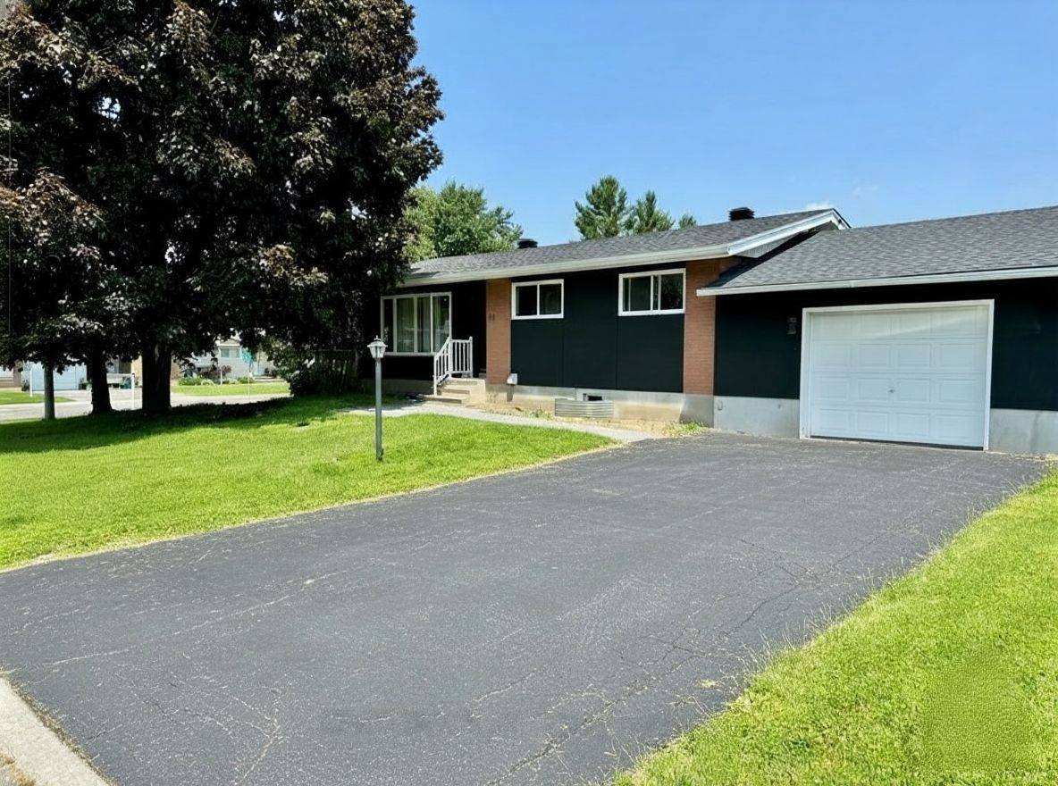 South Of Baseline To Knoxdale, ON K2G 3L8,44 Sherry LN