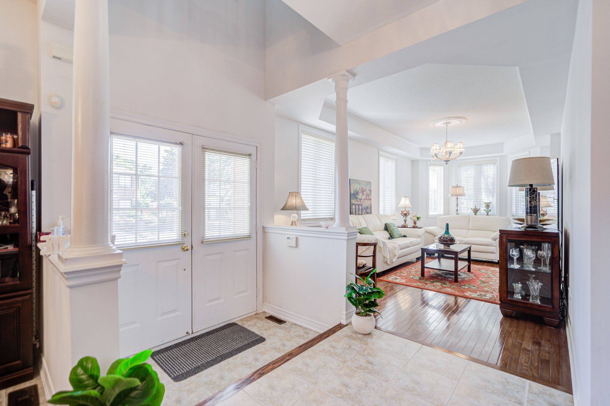 Toronto E10, ON M1E 2L8,106 Craggview DR