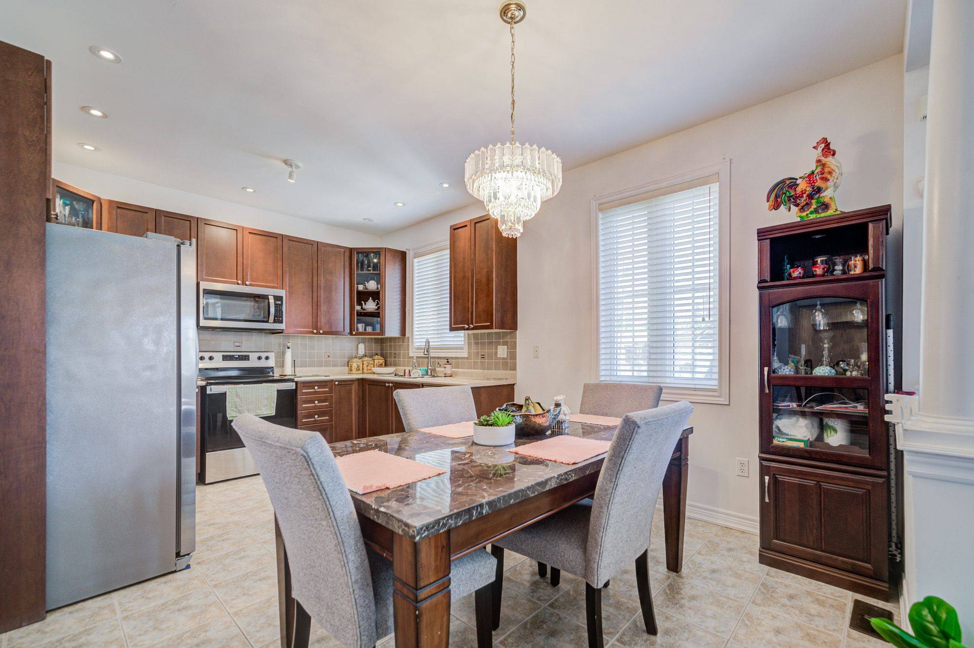 Toronto E10, ON M1E 2L8,106 Craggview DR