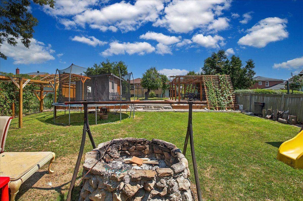 Toronto W09, ON M9R 3G8,6 Evernby BLVD