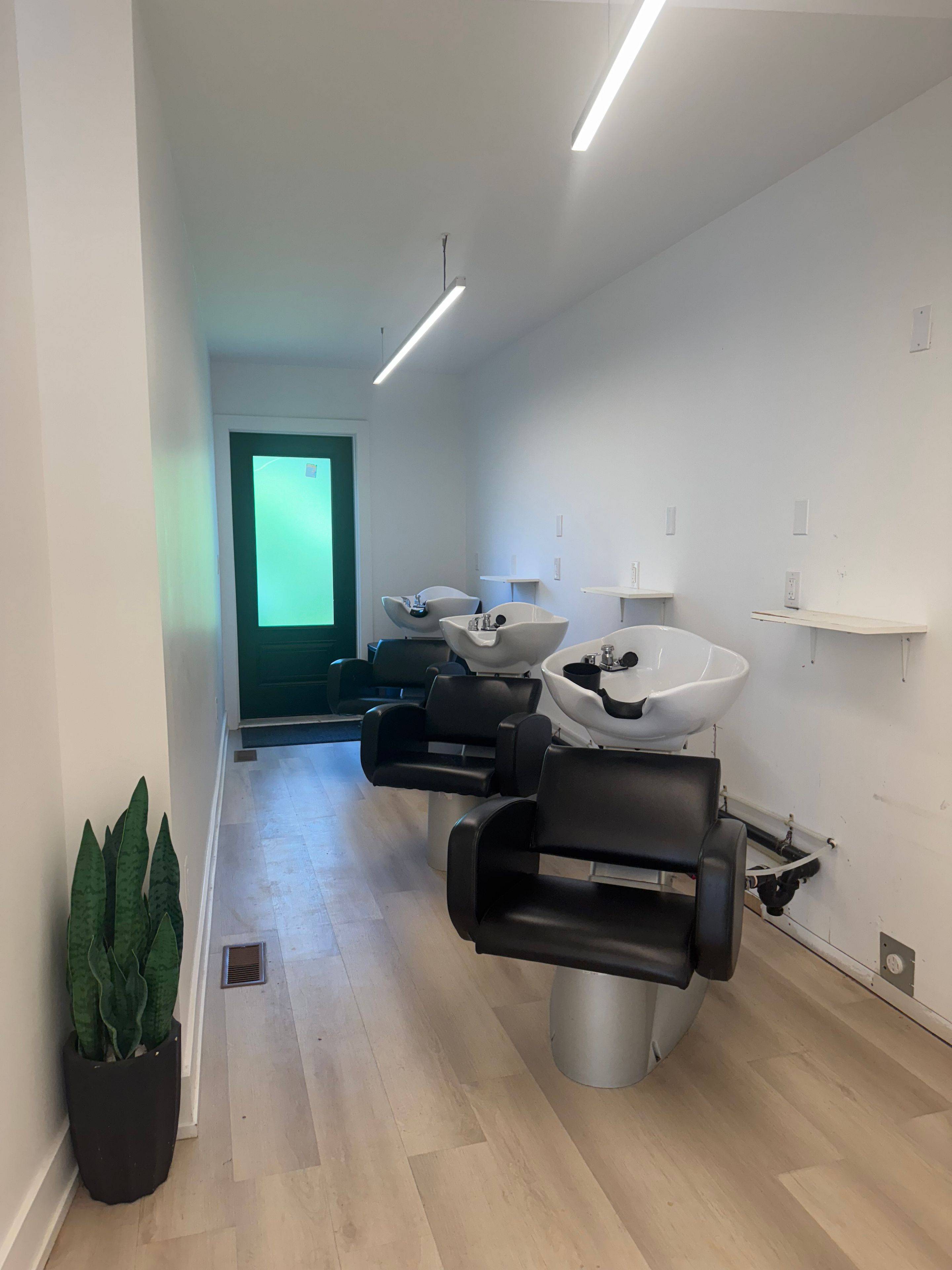 Toronto W02, ON M6P 2A3,3182 Dundas ST W #Main