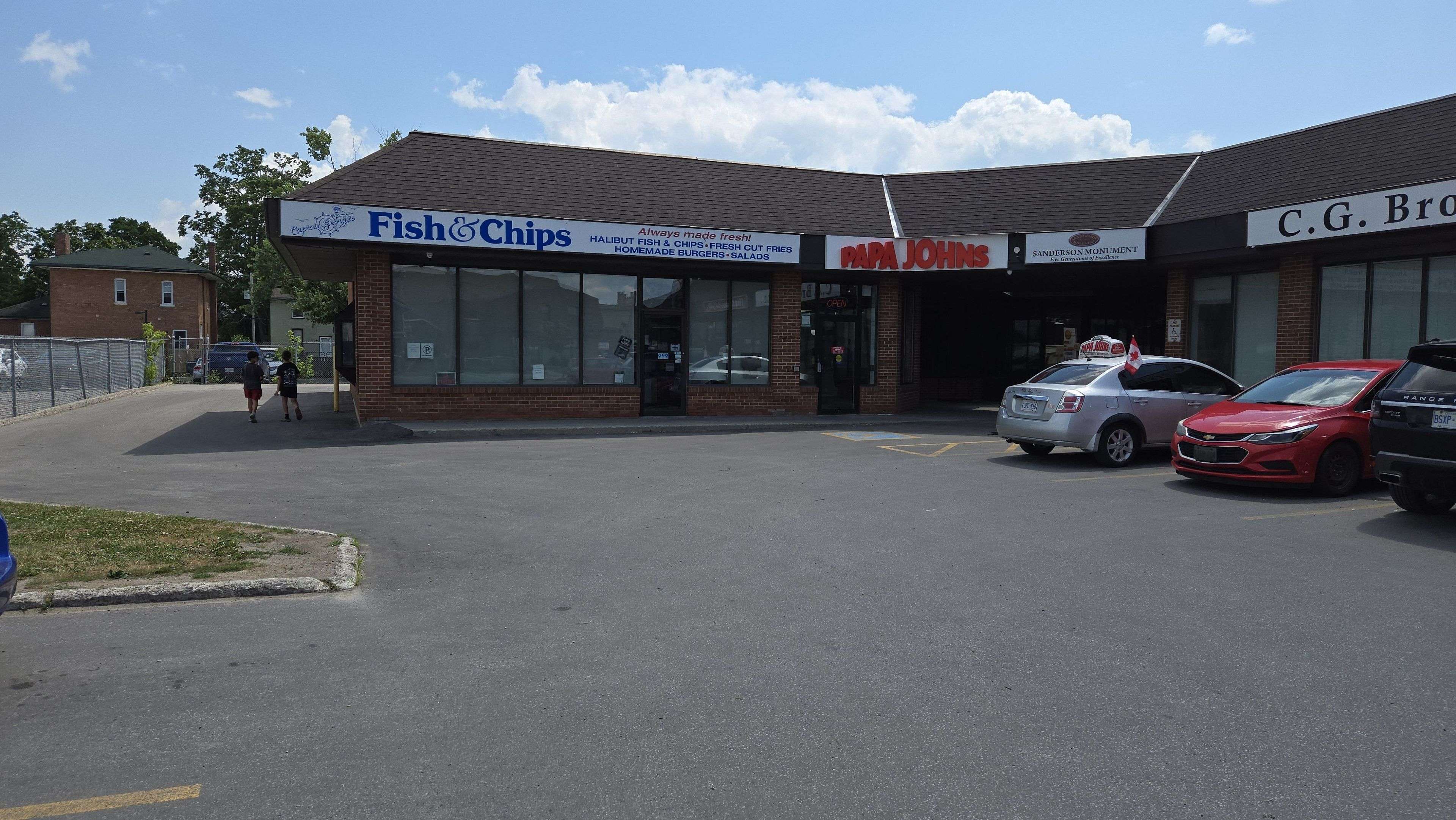 Kawartha Lakes, ON K9V 2W5,17 Russell ST W #1