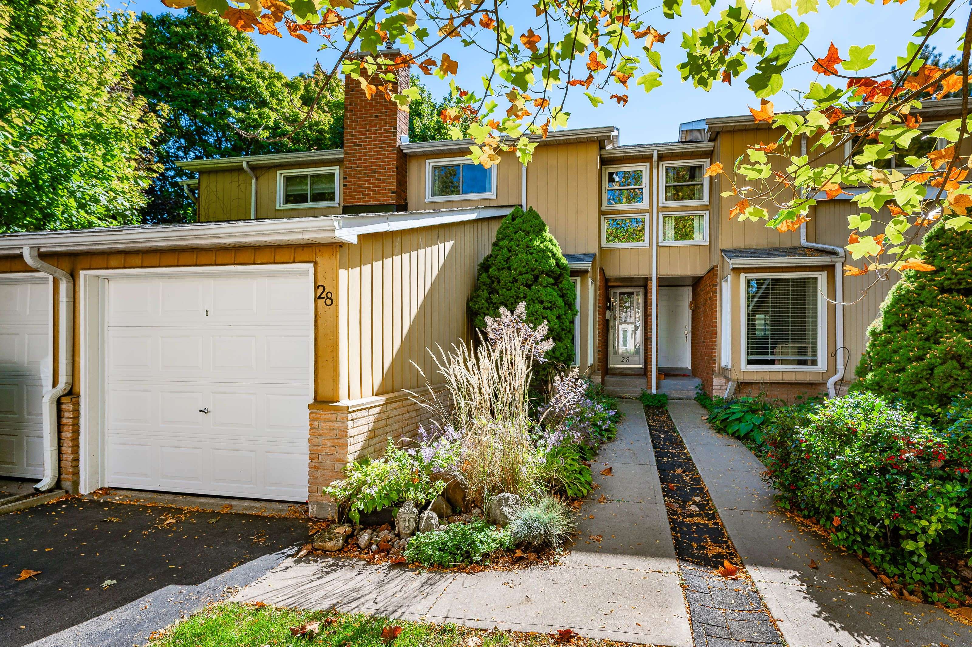 Burlington, ON L7R 1V2,2385 Woodward AVE #28