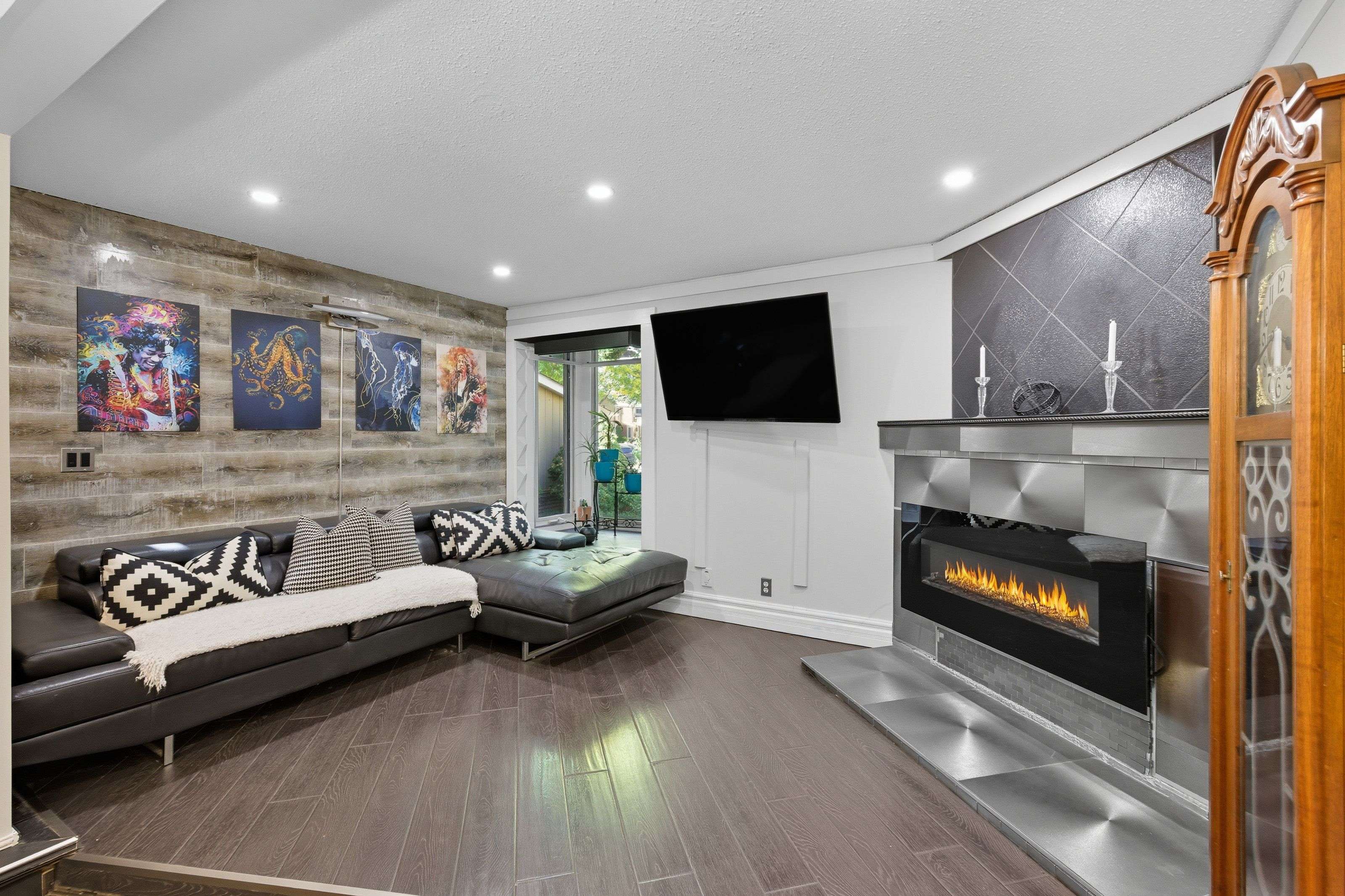 Burlington, ON L7R 1V2,2385 Woodward AVE #28