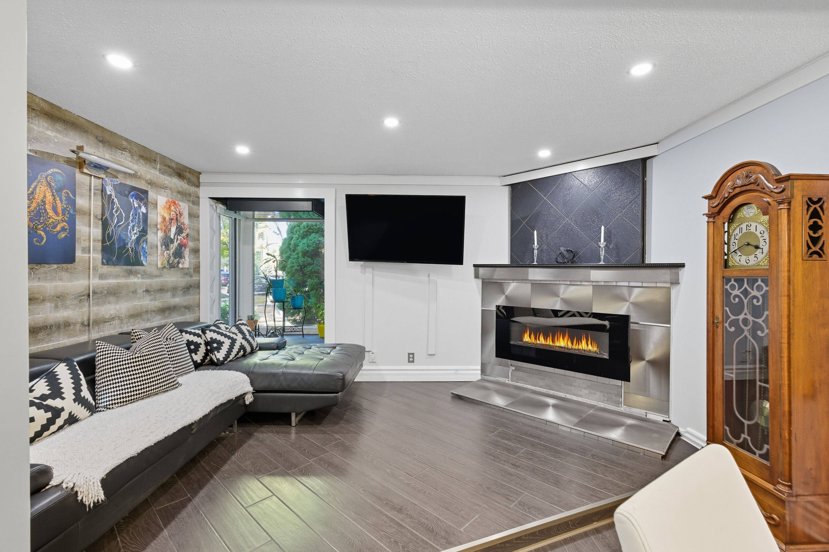 Burlington, ON L7R 1V2,2385 Woodward AVE #28