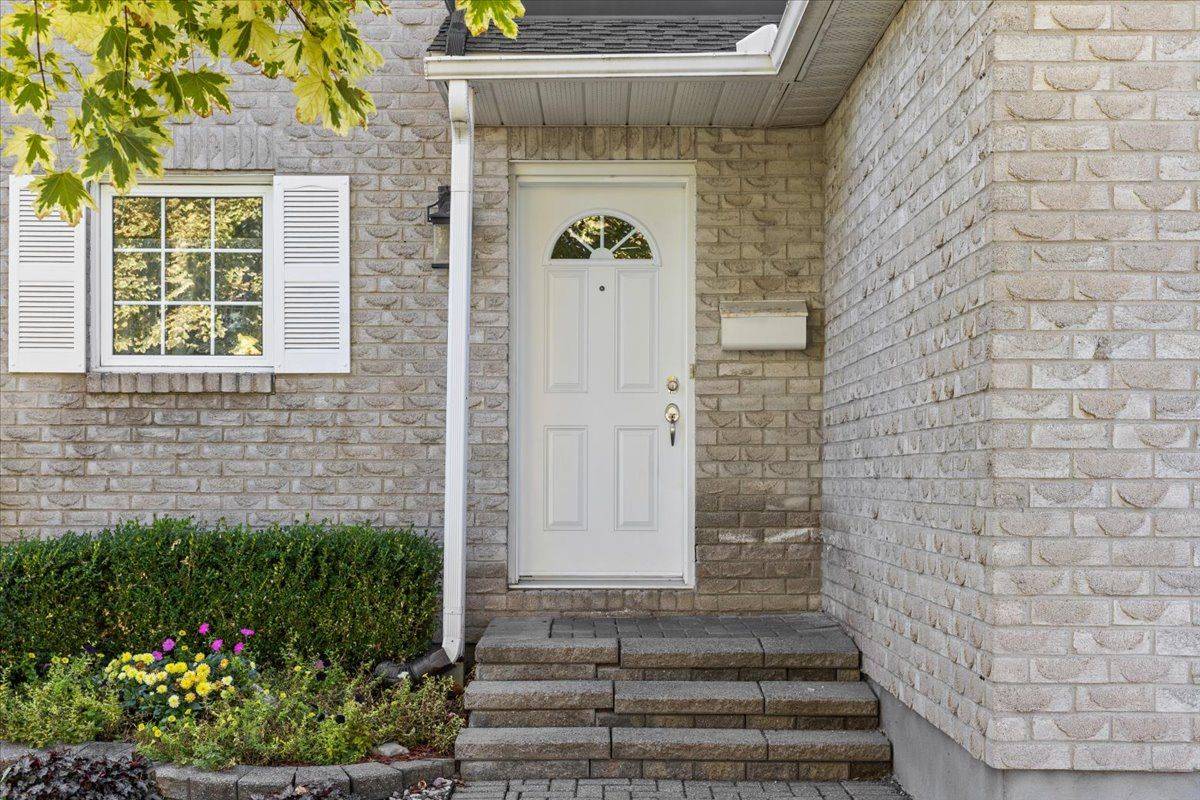 Orleans - Convent Glen And Area, ON K1C 4V5,1678 Boisbriand CRES