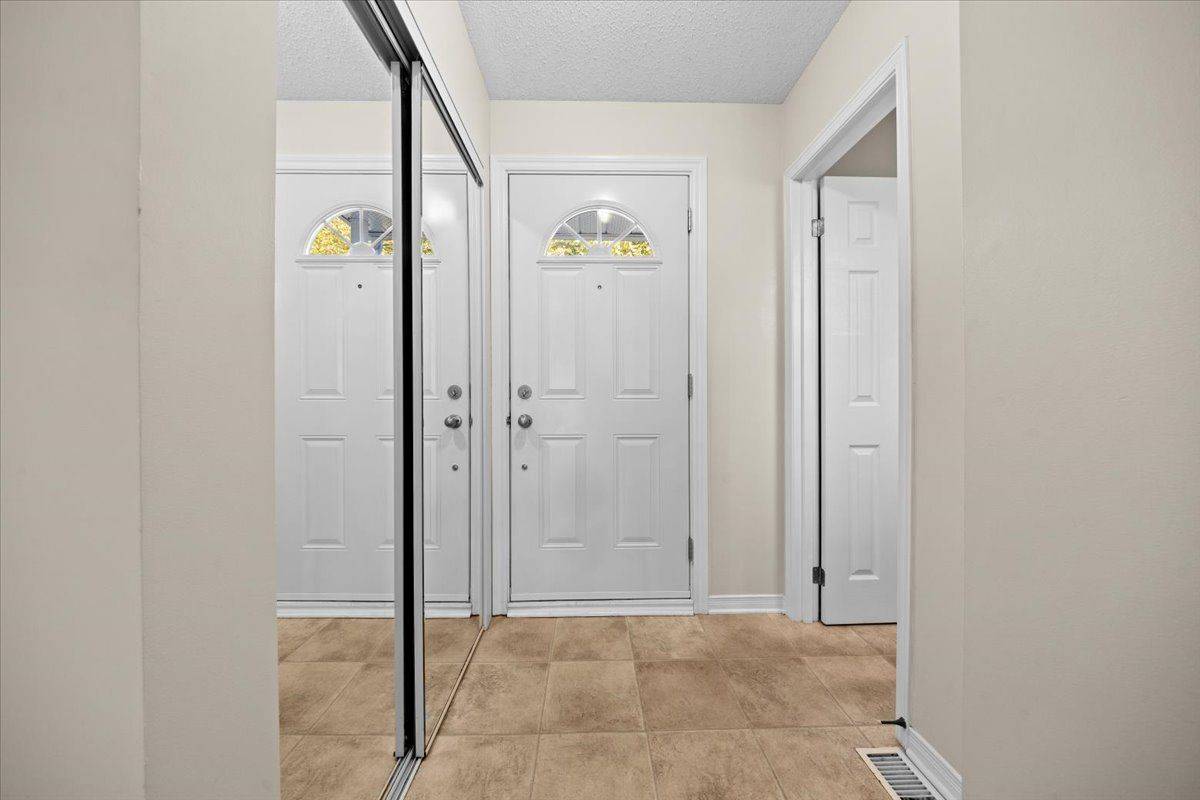 Orleans - Convent Glen And Area, ON K1C 4V5,1678 Boisbriand CRES