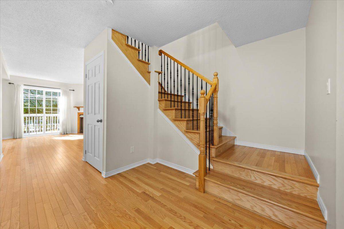 Orleans - Convent Glen And Area, ON K1C 4V5,1678 Boisbriand CRES