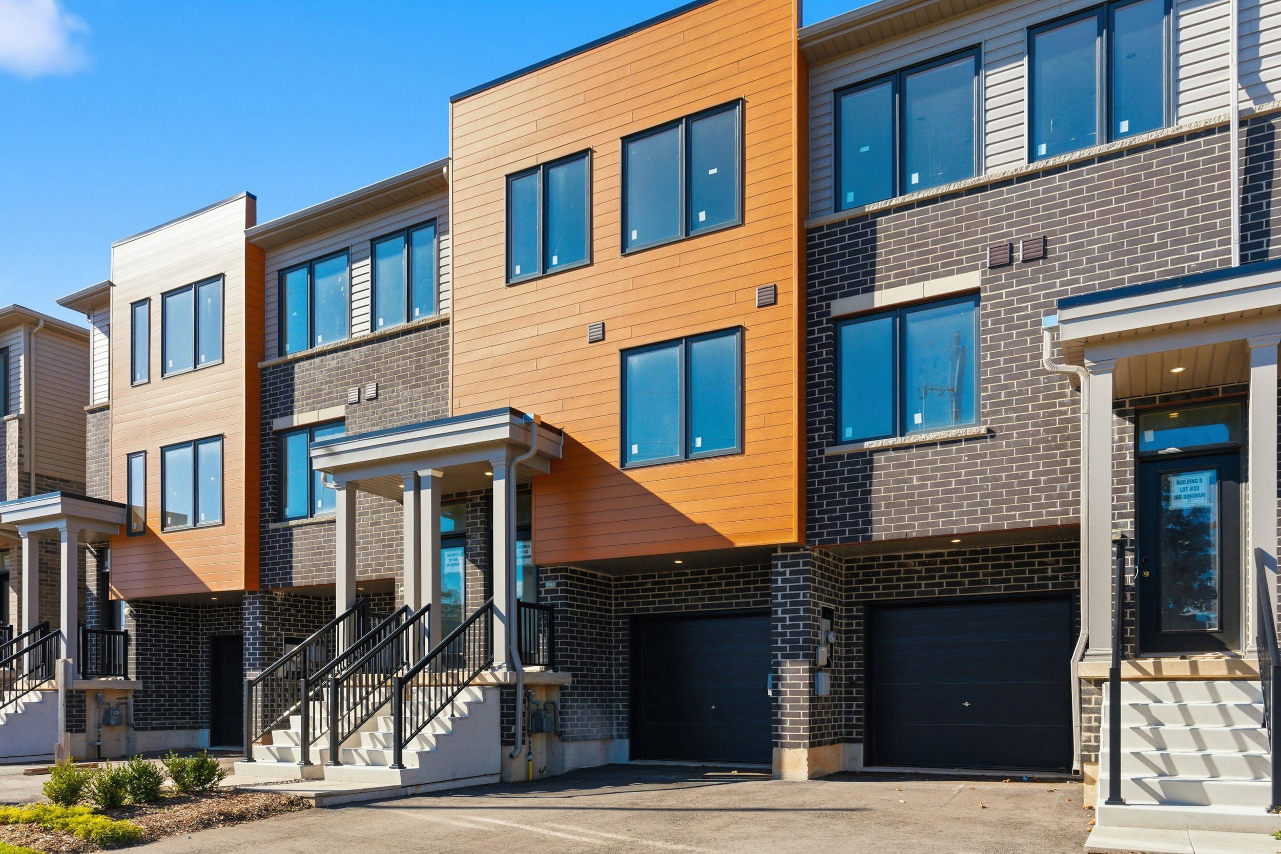 Hamilton, ON L8H 0B5,11A Bingham RD