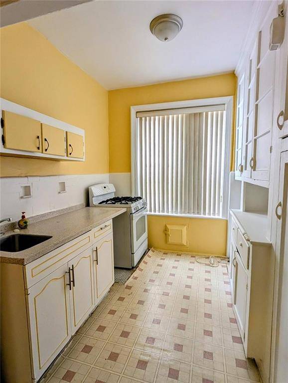 Brooklyn, NY 11219,933 45th ST