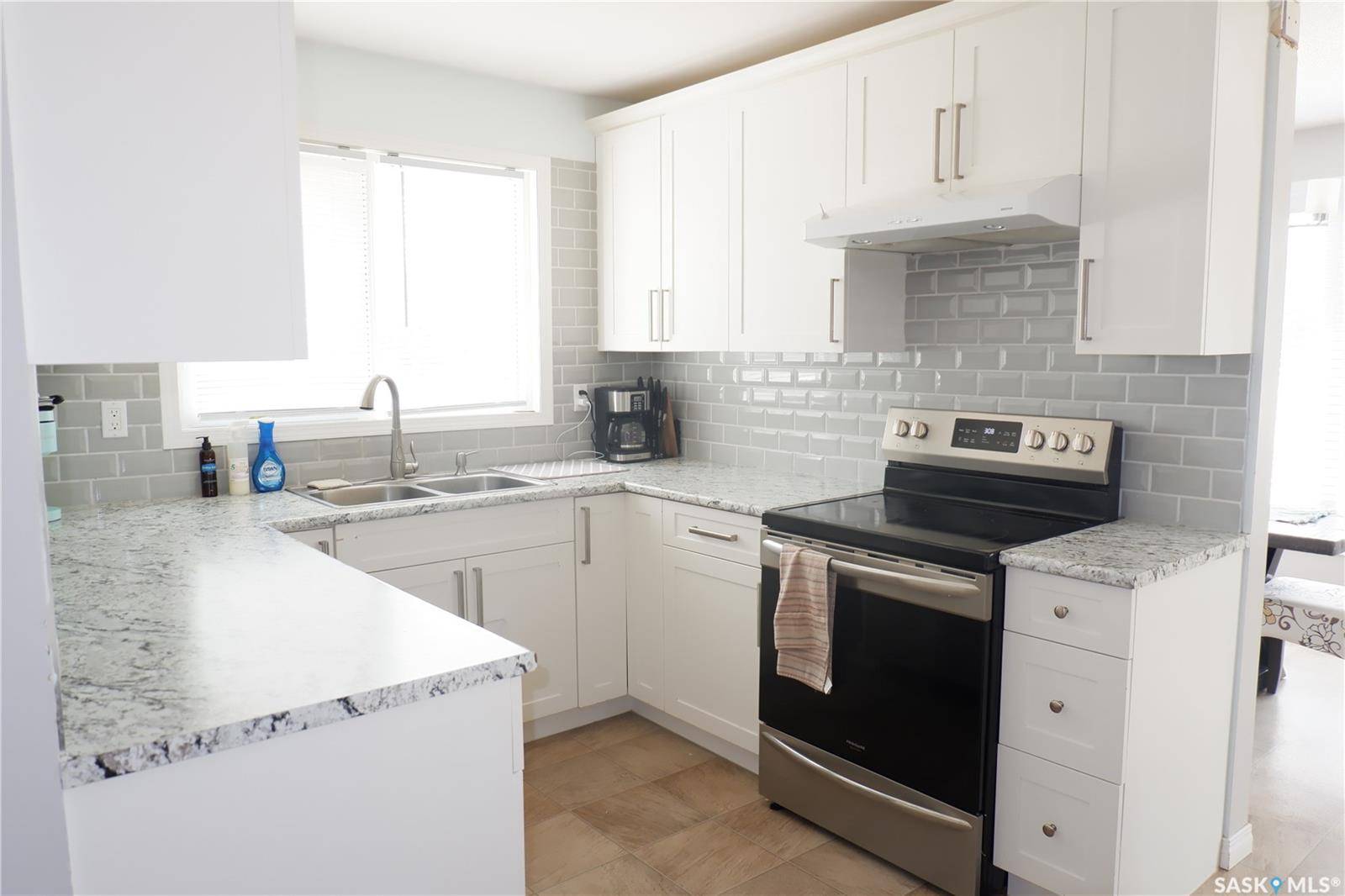 Assiniboia, SK S0H 0B0,107 Empire PLACE