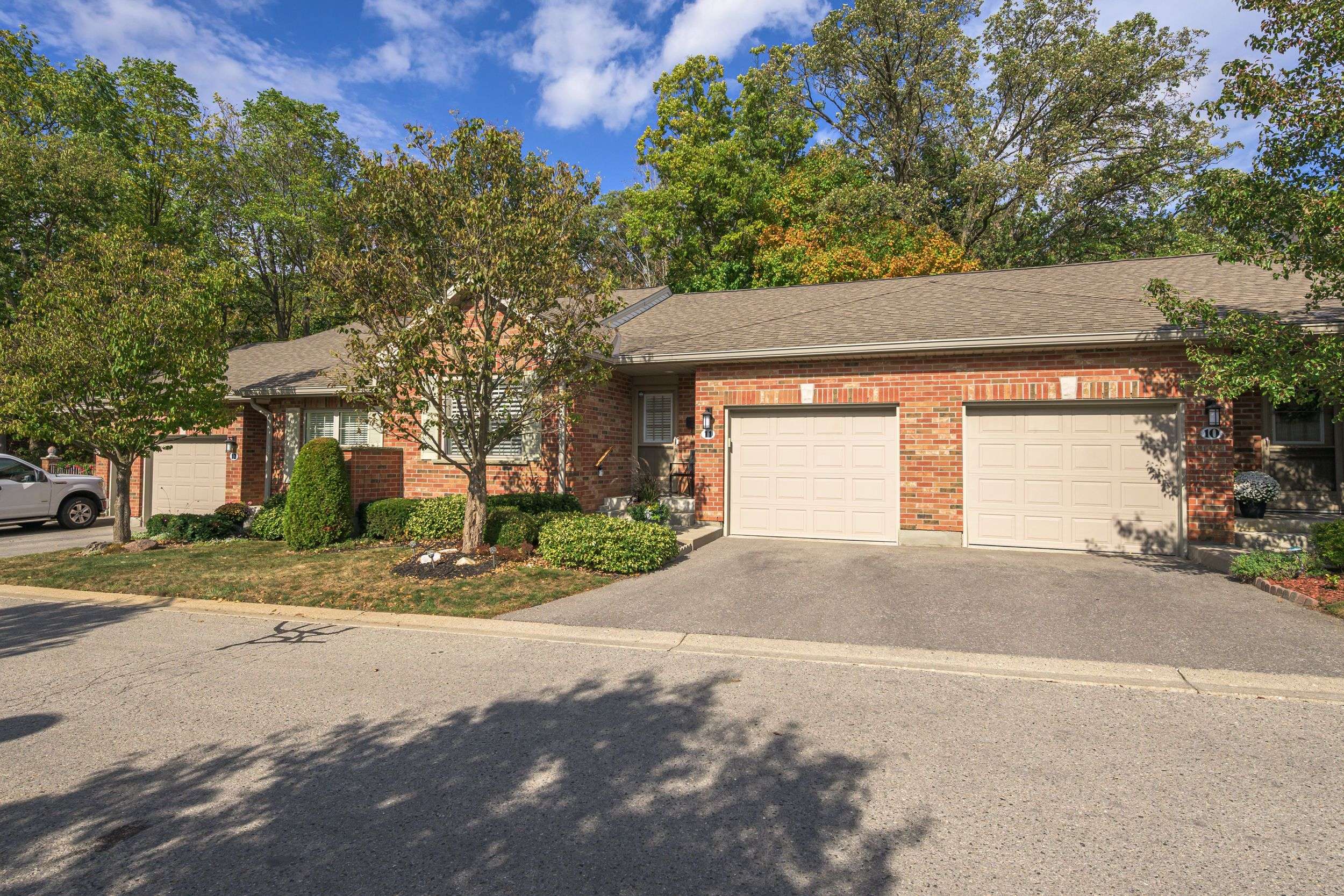 London South, ON N6K 4V2,1337 Commissioners RD W #11