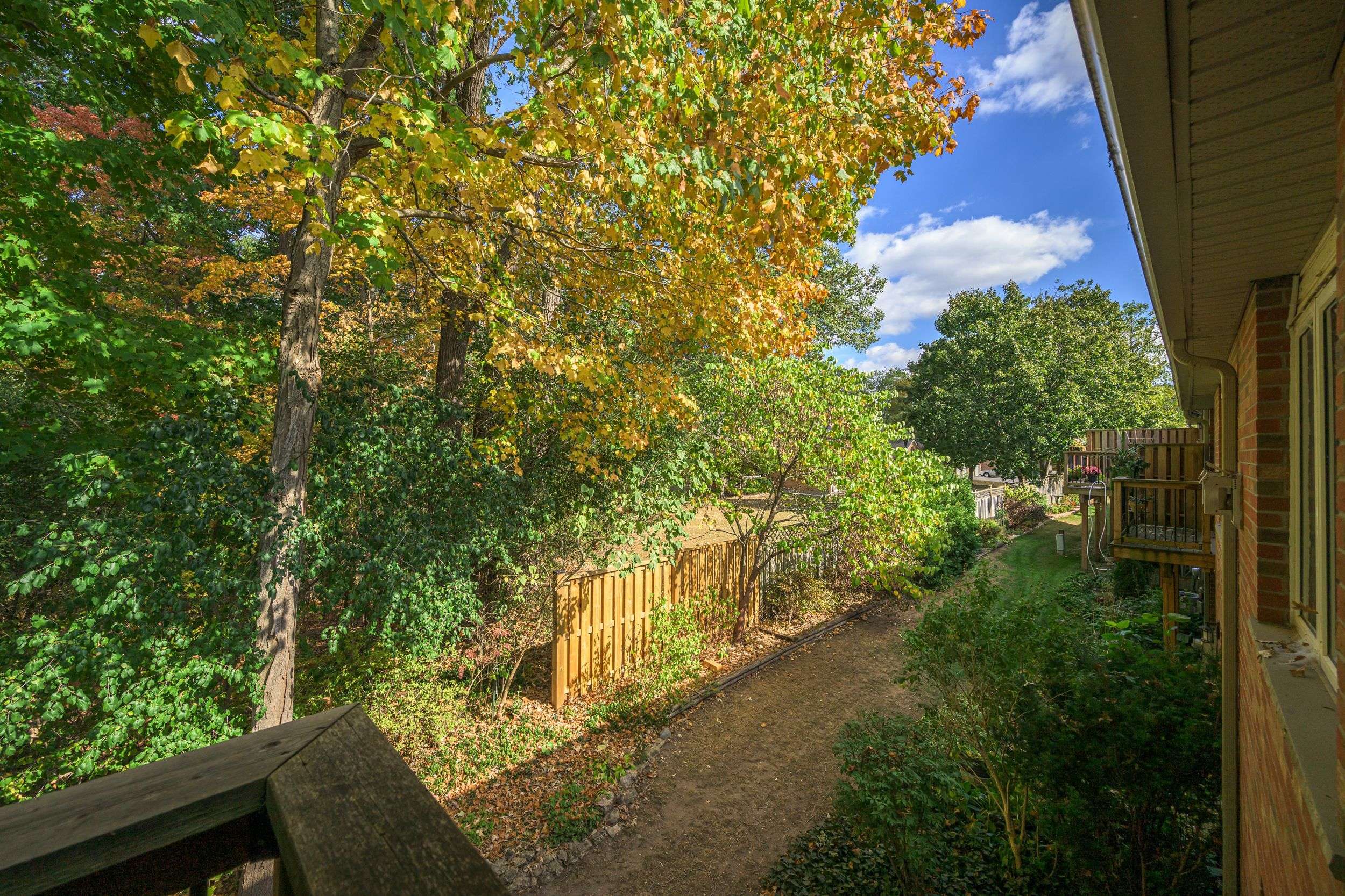 London South, ON N6K 4V2,1337 Commissioners RD W #11