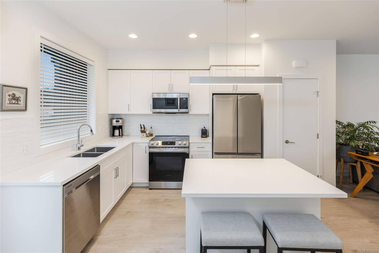 Duncan, BC V9L 1X3,545 Jubilee St #1